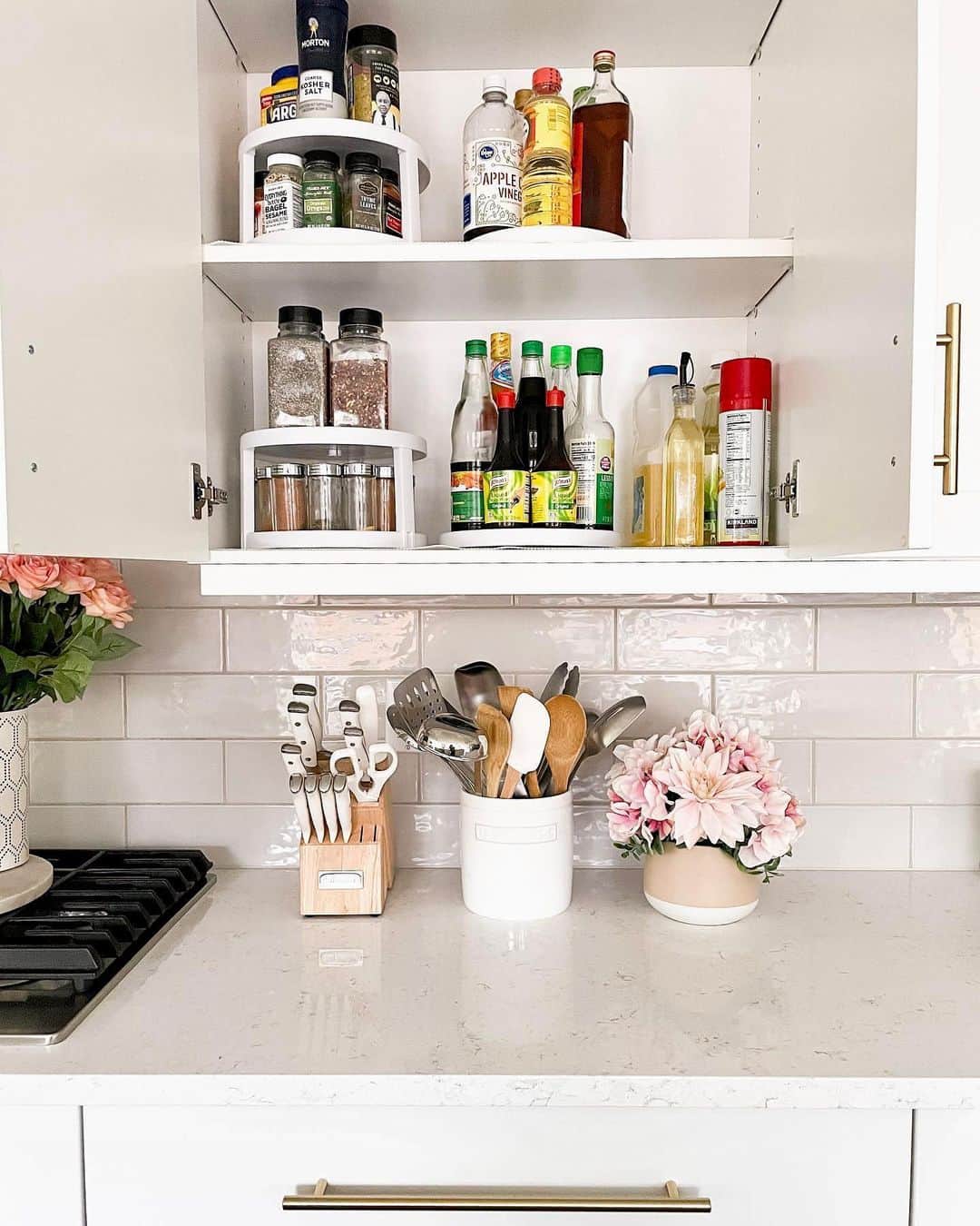 HomeGoodsさんのインスタグラム写真 - (HomeGoodsInstagram)「So fresh, so clean 😍 @justatinabit inspires us to get organized with her tidy coffee station, kitchen drawers, and cabinets. #HGPartner」1月29日 7時04分 - homegoods