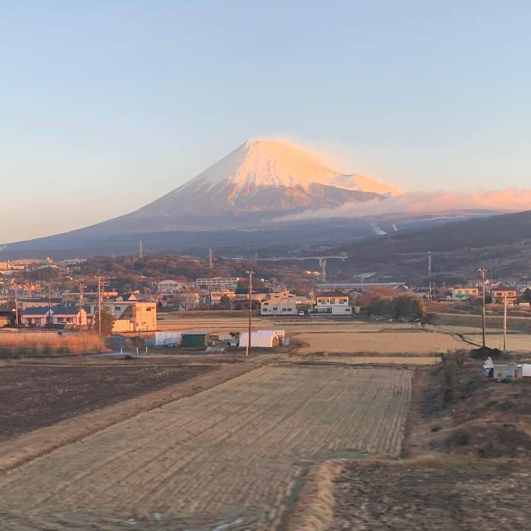 津田篤宏のインスタグラム：「もっと上手く撮りたい #富士山 #すー #ゴイゴイスーチャンネルみてみてみてー」