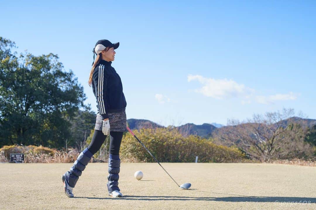 高沢奈苗さんのインスタグラム写真 - (高沢奈苗Instagram)「. 今年も引き続き、白ティーから85切り目指して頑張ってます🤨✨ . 最近はレギュラーティーの長さにも少しずつ慣れてきました★ . とは言えなかなかparは難しいけど…☹️ . . 80台出したいなぁー💫 . . . #golf #golfswing #golffashion #adidasgolf #adicross #ゴルフ #ゴルフ女子 #アディダスコーデ #アディダスゴルフ #冬ゴルフコーデ #ドライバーショット」1月29日 18時54分 - nanaetakasawa