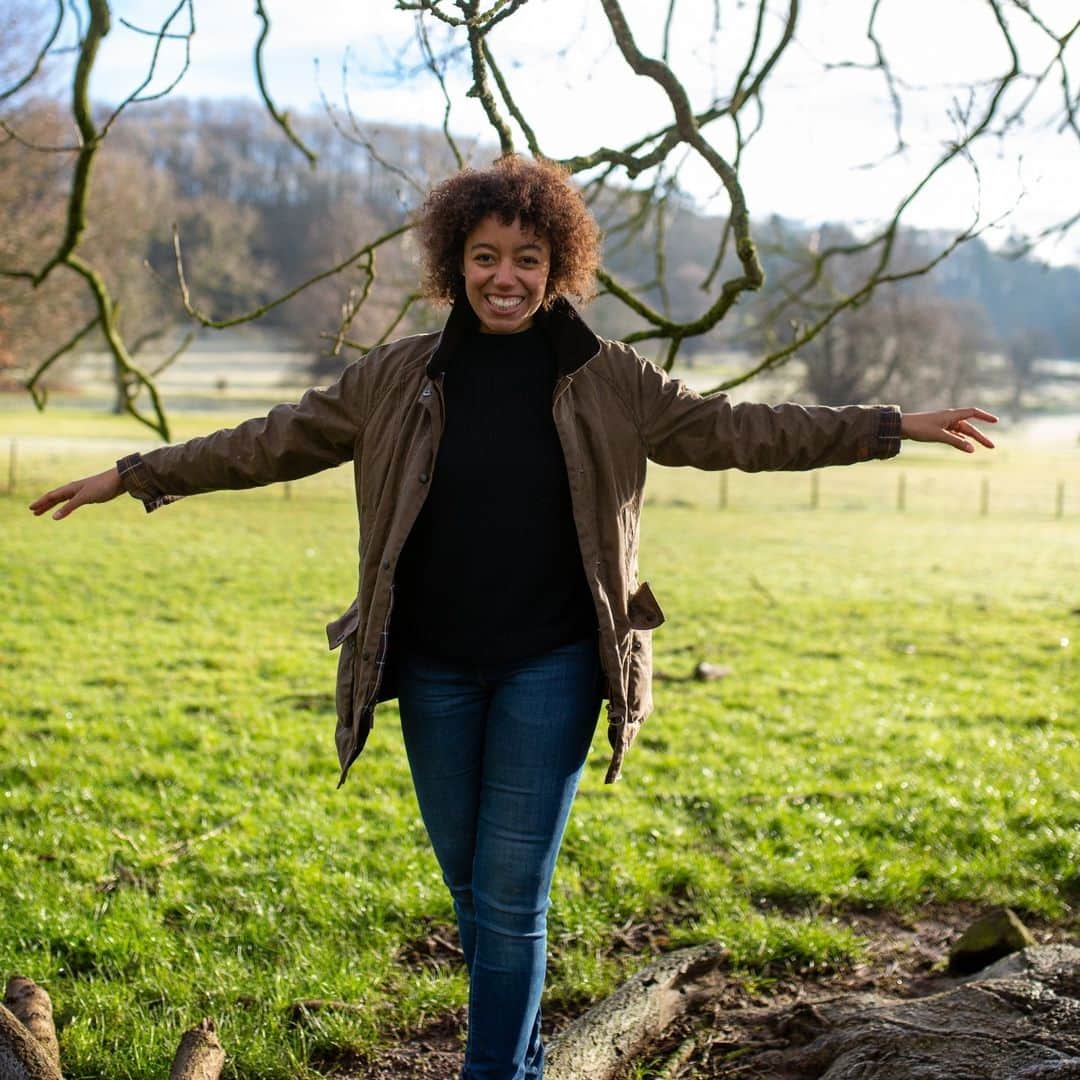 Barbour Japanのインスタグラム：「#BarbourWayOfLife では、英国のアウトドアライフスタイルを体現するバブアーブランドの世界観とバブアーブランドのウェアを着用した人々のスタイルを表現しています。  📸 @mamasparrowblog」
