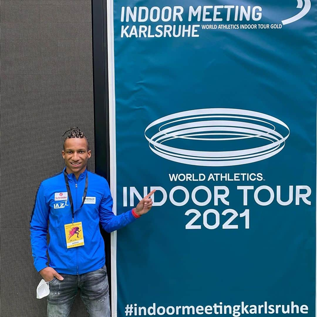 ラファエル・ホルツデッペのインスタグラム：「Karlsruhe up ahead today. Feeling ready to start my season 👌🏾 Go and watch it online at https://www.swr.de/sport/media/video-livestream-leichtathletik-meeting-ka-indoor-100.html. Meeting starts at 6:35pm today.」