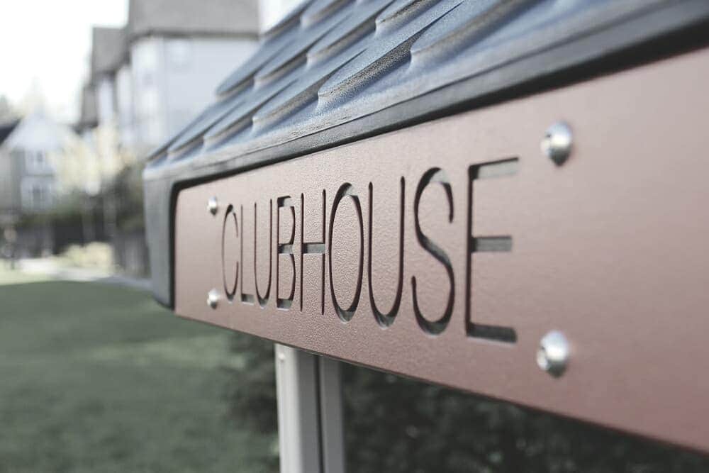 坪田塁のインスタグラム：「﻿ 巷で話題のclubhouseに招待してもらえたのにAndroidでは未リリースだった。招待してしてもらえたというのに。﻿ ﻿ #whateverworks﻿ #rubbish﻿ ﻿ https://whateverworks.tokyo/cw0128﻿ ﻿」