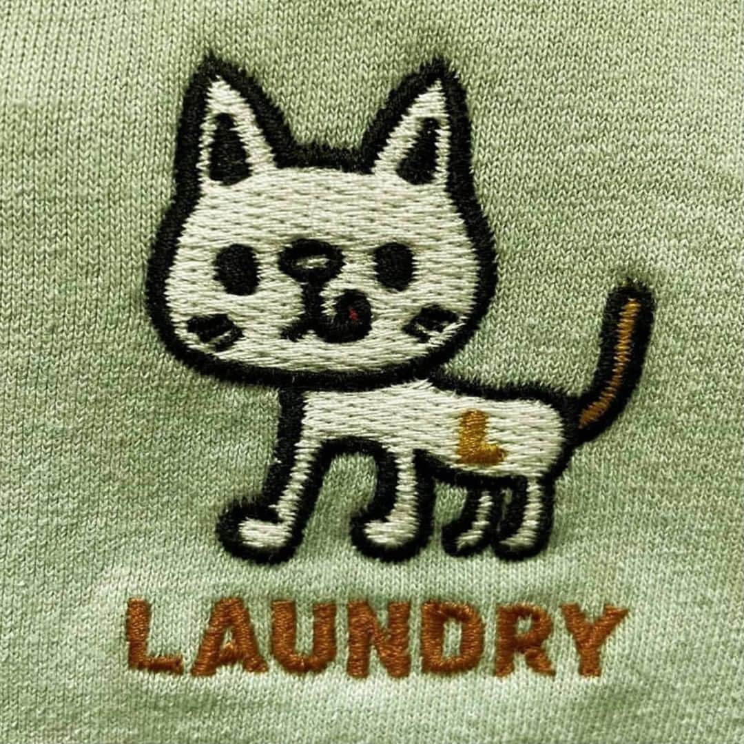 Laundry ランドリーさんのインスタグラム写真 - (Laundry ランドリーInstagram)「ついに本日発売☆KIT CATシリーズ💕  LAUNDRYのバレンタイン定番になりつつあるKITCAT😍 本日より税込8,000円お買い上げ毎に オリジナルパッケージのチョコレートももらえちゃいます✨  もちろん無くなり次第終了ですので お見逃しなく😋  今回も店舗のインスタグラムアカウントより 写真をお借りしました👍ありがとうございます✨  1.2枚目：ノベルティのチョコレート🍫 311-83017 KIT CATネコ型缶バッジ 各￥400+税 311-83019 KIT CATクッキー＆クリームマグカップ￥1,900+税 311-83018 KIT CATクッキー＆クリームアクリルキーホルダー ￥900+税 📸： @laundry_keiofuchu   3~5枚目：311-92016 KIT CATクッキー＆クリームTシャツ ￥4,200+税 ユニセックスXS/S/M/L ホワイト/ダークブルー/オレンジ 6~8枚目：311-02005 KIT CATクッキー＆クリームパーカーワンピース ￥5,500+税 レディースFREE ダークブルー/サックスブルー 📸： @laundry_ikebukuro   ＿＿＿＿＿＿＿＿＿＿＿＿＿  詳しいお知らせはプロフィールから ブランドサイトをチェック🧐 ⇒ @laundry_official  そしてそして、 #laundry038 をつけて投稿すると LAUNDRY公式アカウントにご紹介されちゃうかも🥰  #laundry #ランドリー #バレンタイン #バレンタインキャンペーン  #ハッピーバレンタイン #KITCAT #キットキャット #KIT #cat #猫 #チョコレート #チョコ  #ノベルティ  #Tシャツ #Tシャツコーデ #パーカーワンピース #ワンピース #ワンピースコーデ #ユニセックス #ユニセックスコーデ #レディース #レディースファッション  #コーディネート #ファッション #マグカップ #缶バッジ #キーホルダー #valentine #chocolate」1月29日 17時27分 - laundry_official