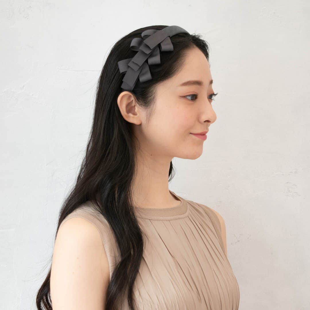 花野じゅりあさんのインスタグラム写真 - (花野じゅりあInstagram)「. ヘアアクセサリーブランド「PAPILIO」のヘアメイクをさせて頂きました  宝塚OGメンバーでの撮影現場は、安心感と懐かしい空気があり、とても癒されました  「PAPILIO」について、詳しくはこちらをご覧下さい  makuake PAPILIO https://www.makuake.com/project/grantsienne/ . . . . . #藤岡沙也香#月野姫花 #平原愛理#音風せいや #瞳ゆゆ#宝塚OG #ヘアアクセサリー #カチューシャ」1月29日 17時37分 - julia.hanano