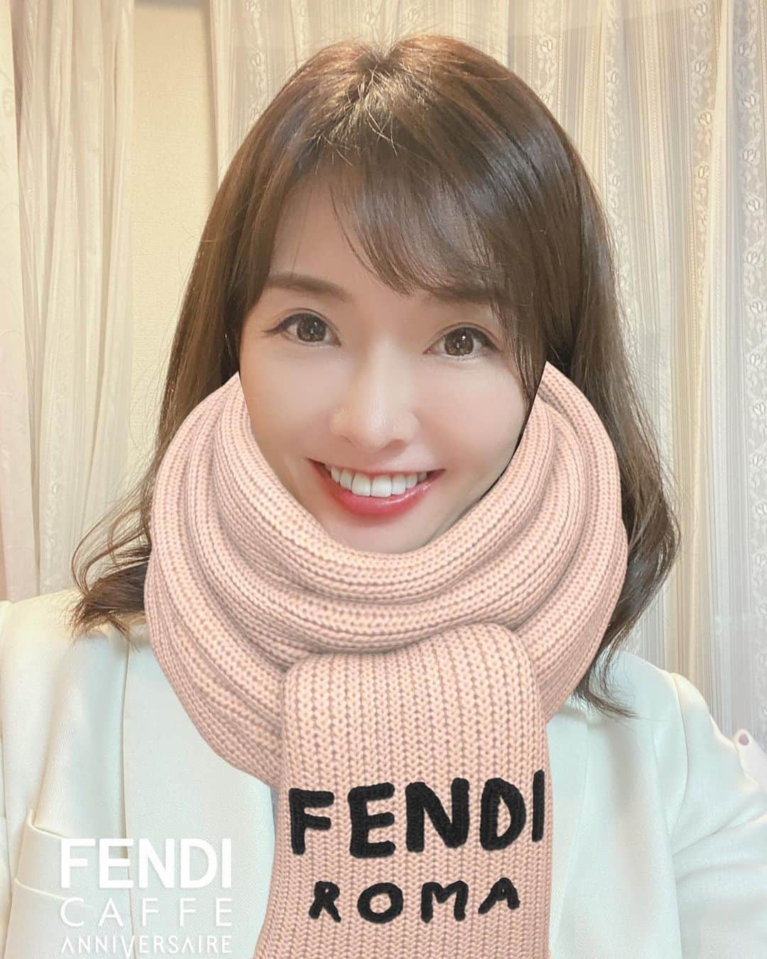 高村凛さんのインスタグラム写真 - (高村凛Instagram)「FENDIマフラー🧣  なんか面白いスタンプいっぱいある✨  いろいろ時代の変化ってすごいなぁ🤗🥰🤗  #FENDI #fendicafe」1月29日 17時49分 - rin_takamura