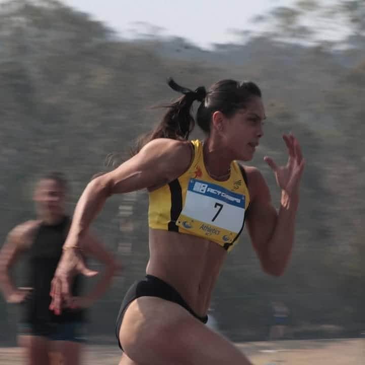 Angeline BLACKBURNのインスタグラム：「Sprinting into the weekend like... 💪😬 Photo credit: @dlpeasephotography  #keenforcomp #competition #racing #athletics #track #trackandfield #running #sprints #act #canberra #actathletics」