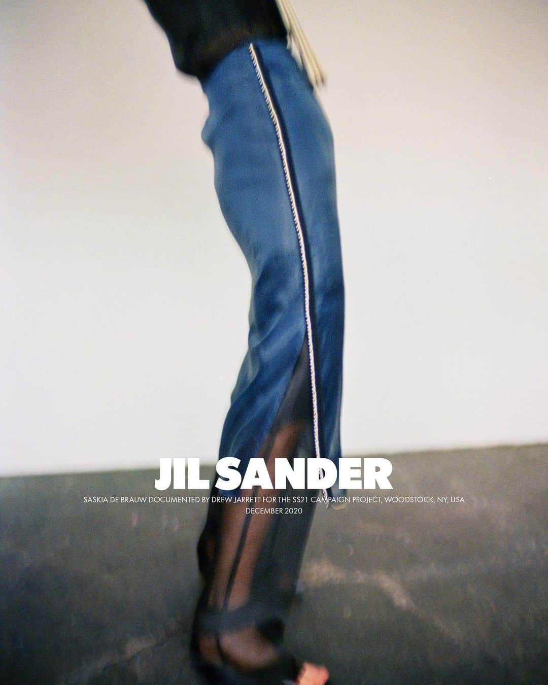 ジルサンダーのインスタグラム：「#JILSANDER #SS21CAMPAIGN The SS21 Campaign Project Saskia de Brauw documented by Drew Jarrett, Woodstock, NY, USA December 2020 @drewjarrett1  #JilSanderbyLucieandLukeMeier」