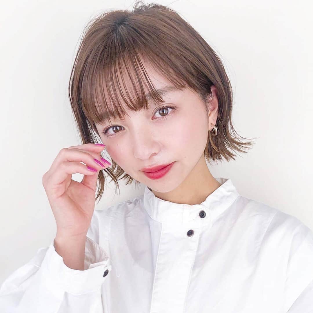 HAIRさんのインスタグラム写真 - (HAIRInstagram)「「不動の人気！シースルーバング×外はねボブ✨」 鎗田聖乃（ ＠yarita_56 ） . -----------------------------------------------------------  Follow me👉🏽 @hair.cm  HAIR webサイトは「HAIR（ヘアー）」で検索！✨  -----------------------------------------------------------  HAIRは、お客様の『なりたいを叶えるスタイリスト』が集まるサイトです。  日々スタイリストの方々の素敵なヘアスタイルを掲載しています。  投稿スナップ数約40万の中から、気に入ったスタイルを見つけませんか？  HAIRを通じてサロンに予約もできますよ！💕  ----------------------------------------------------------- . . #ボブ #ボブヘア #ボブヘアー #切りっぱなしボブ #外ハネ #前髪 #シースルーバング #ショートボブ #髮型 #髮型屋 #髮型設計 #发型 #短髮 #日系髮型 #女生髮型 #女生短髮 #염색 #헤어 #단발 #bob #복구펌 #짧은머리 #숏컷」1月29日 18時00分 - hair.cm
