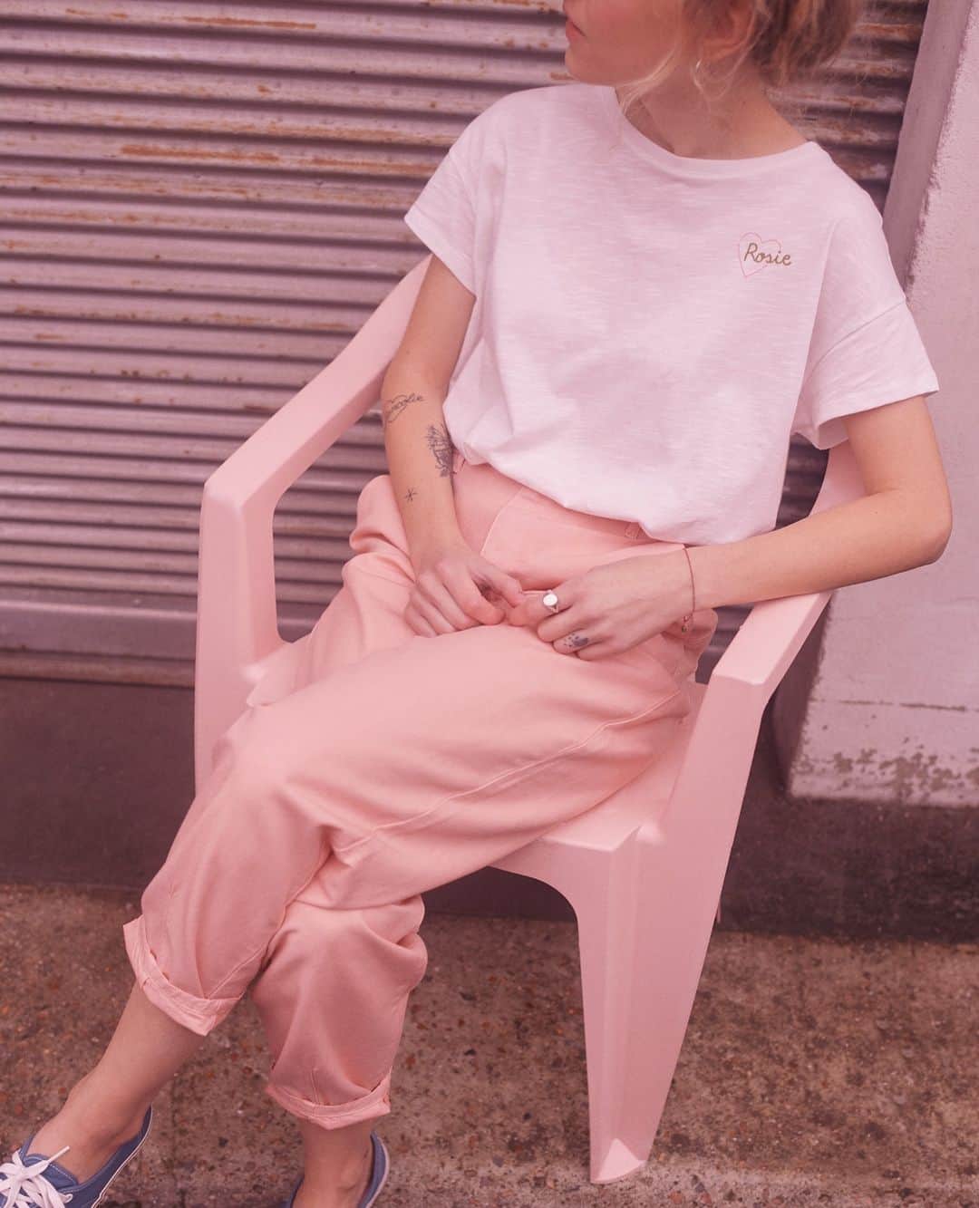 デプチオーのインスタグラム：「ROSIE : Un vestiaire d’essentiels pour tous les jours, dans lesquels on se sent bien, pensés principalement autour du jean et du jersey pour une silhouette très urbaine ⁠ ⁠ #despetitshauts #despetitshautsaddict #despetitsmoments #rosie #lavieenplusjoliedepuis20ans #lavieenplusjolie」