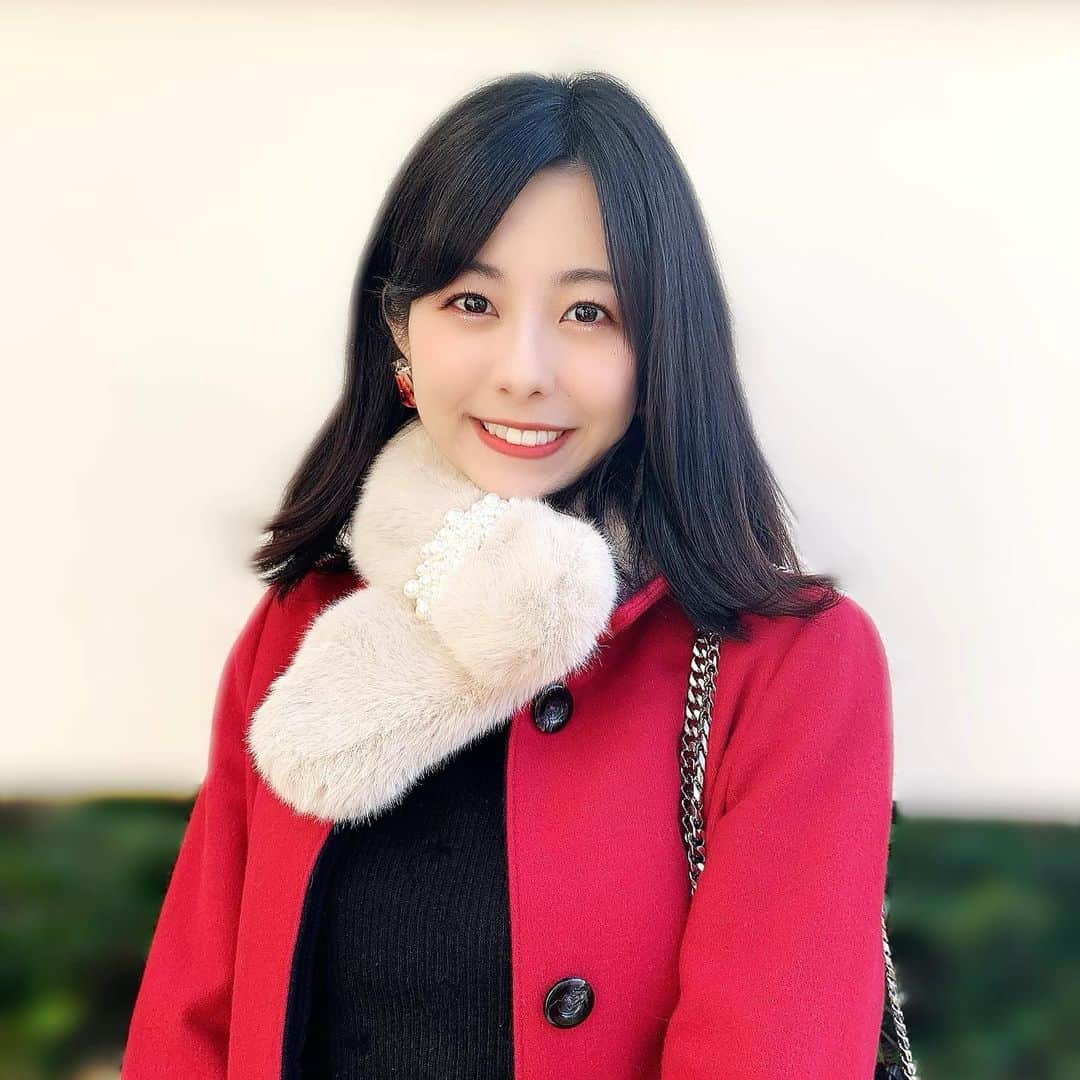 池田愛さんのインスタグラム写真 - (池田愛Instagram)「今日はパパが写真を撮ってくれました😍  寒い冬こそ暖色系のお洋服で気分もあったかくなろう作戦♨️❤️  赤いコートがグレイテストシショーマンみたい？🪄🎩🎪✨ ・ ・ ・ ・ #赤リップ #お嬢様コーデ #綺麗めコーデ #冬コーデ #赤コーデ #インスタグラマーへの道 #ポートレート #グレイテストショーマン #もうすぐ誕生日 #横浜 #横浜出身 #次世代型女優 #ケロアイ #池田愛」1月29日 18時09分 - ai_ik3