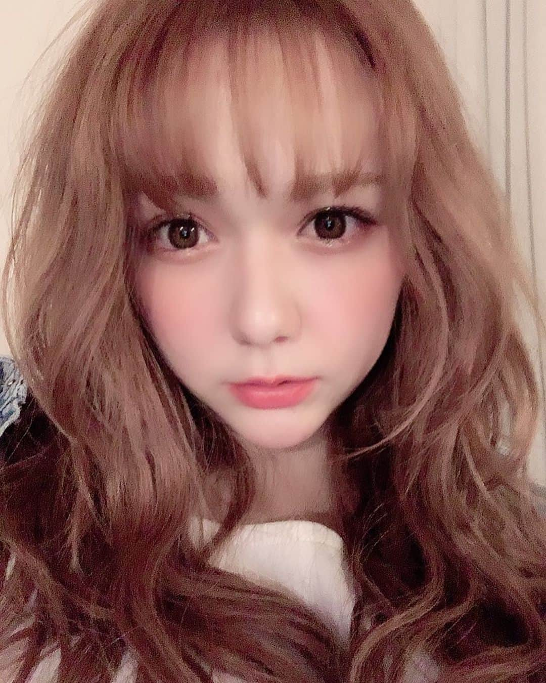 村重杏奈さんのインスタグラム写真 - (村重杏奈Instagram)「基本毎日ハッピーなんですけど 今日はアングリーな日だった🌱 なんでかって言うと、チョコレート食べ損ねたから！かわいいね！」1月29日 18時10分 - hktanna4848