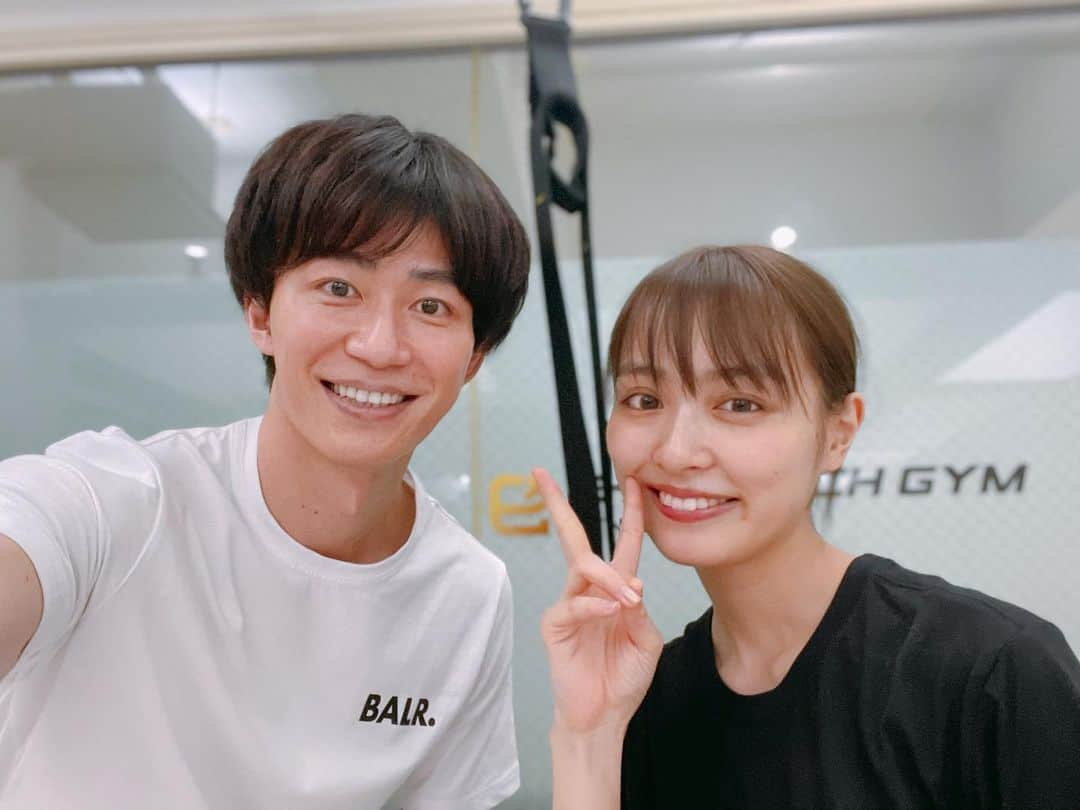 武田敏希のインスタグラム：「E-STRETCH GYMでは ストレッチを入れないトレーニングはしません☺️イーストレッチメソッドを全国に広げたい☺️ @rio_uchida 今日もありがと☺️  #内田理央 #だーりお #だーりお共和国 #ストレッチ#ボディメイク #モデル #腹筋女子目指す #お尻トレーニング #お尻 #estretch #ヒップアップトレーニング#くびれ#くびれ作り #ウエスト痩せ」