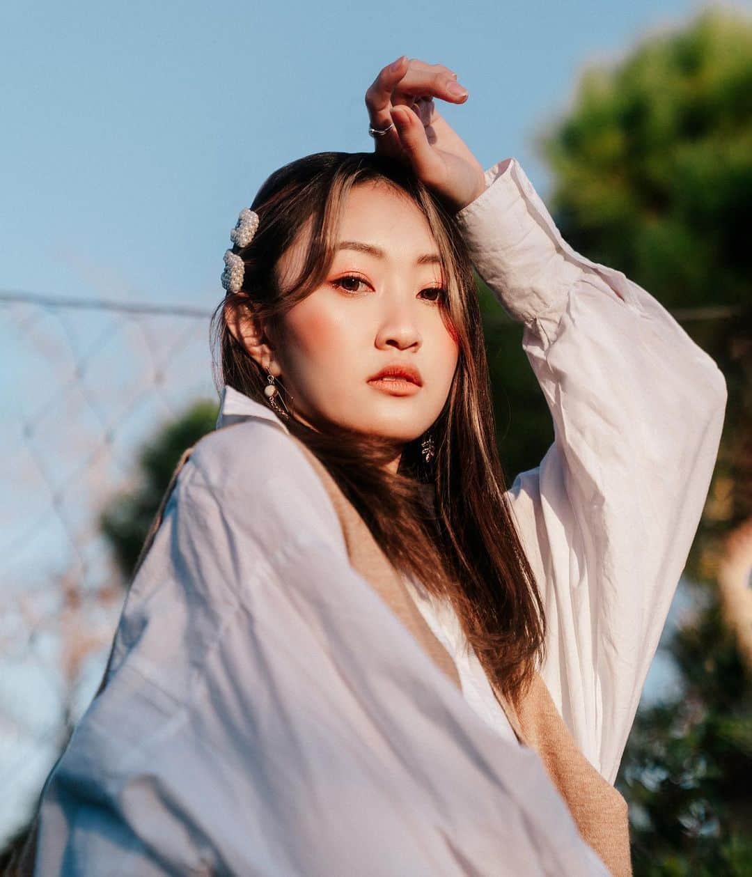 のインスタグラム：「メイク次第で別人になるよね。 この自分なんか自分じゃないみたいです🔮  Model : @emika_kamieda  Photography : @tianhuaqiuchen  Makeup artist : @minniimakeup  Stylist : @pink.bai   #japanesegirl #modeling #makeup #fashion #Barcelona #actriz #asiatica」