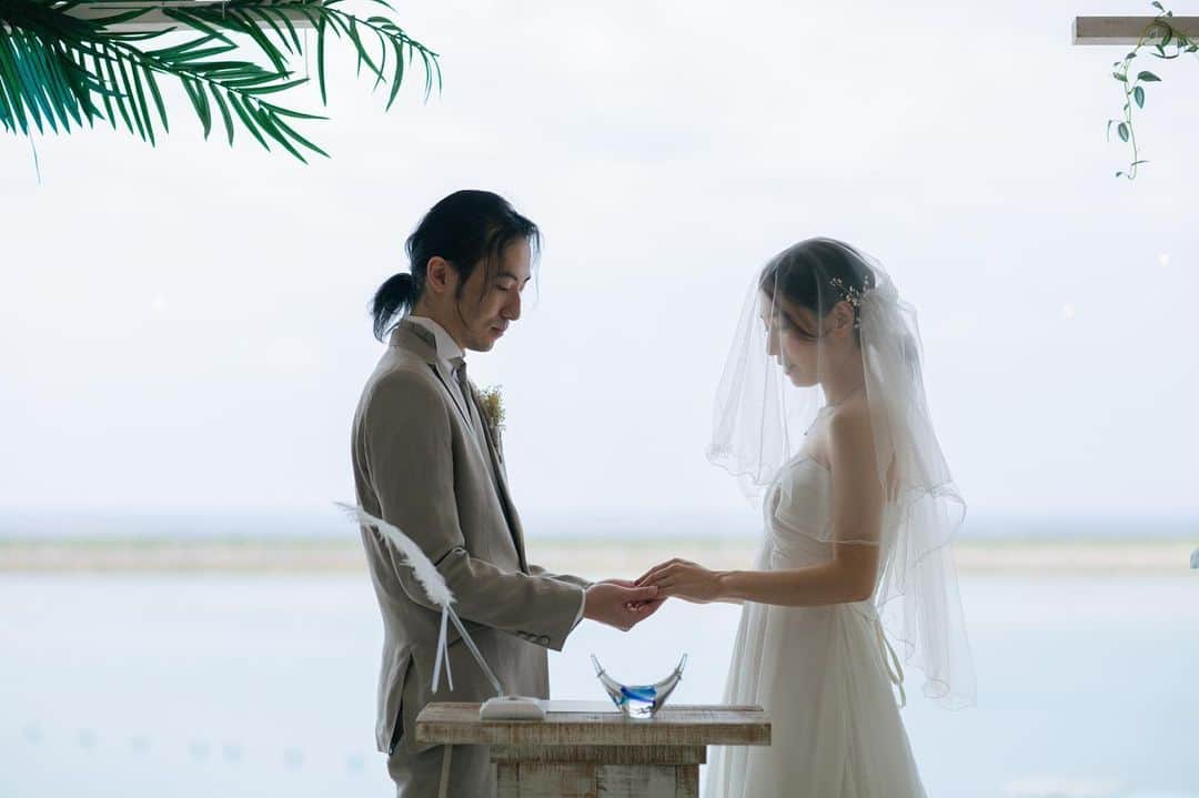 STUDIOSUNS DE&COさんのインスタグラム写真 - (STUDIOSUNS DE&COInstagram)「沖縄県にお住まいの皆さま！！ 嬉しいお知らせです♫  【沖縄県民応援キャンペーン】 大人気のチャペルフォトが!!!! 期間限定 ¥45,000-(税抜)で 撮影できちゃいます😆  【含まれるもの】 データ50カット以上 チャペル使用料 ブライダルインナー ご新婦様ヘアメイク ブーケ・ブートニア・小物一式  そして、なんと！！ 【ドレス50着＆タキシード13着】 の中から選び放題なんです！ 通常はグレードアップのお衣装も 含めちゃいました😆😆😆  ーーーーーーーーーーーーー photographer. @junshingodai_studiosuns  . hair&make. . @misuzu_k_studiosuns  . 📞 098-923-5615 📩 suns@decollte.co.jp  お問い合わせはstudiosunsまで♫ お気軽にお問い合わせ下さい😘  沖縄に住まれてるご友人様にも シェアしてくれると嬉しいです♫  －－－－－－－－－－－－－－－－－－  【沖縄で前撮りするなら】﻿ @studiosuns_okinawa﻿ ﻿ 【沖縄で挙式をするなら】﻿ @chapelsuns_okinawa﻿ ﻿ －－－－－－－－－－－－－－－－－－﻿ ﻿ #前撮り #沖縄前撮り #前撮りポーズ #前撮り写真 #前撮りレポ #前撮り準備 #洋装前撮り #洋装前撮りロケーション #ロケーション前撮り #プレ花嫁 #プレ花嫁準備 #卒花嫁 #卒花嫁レポ #卒花嫁さんとも繋がりたい #卒花嫁さんと繋がりたい #ウェディングフォト #ロケーションフォト #結婚写真 #沖縄フォトウェディング #沖縄ウェディング #ビーチフォトウェディング #ビーチウェディング #沖縄ロケーションフォト #ロケーションフォトウェディング #沖縄ウェディングフォト #撮る結婚式 #沖縄結婚式 #沖縄カメラマン #沖縄ヘアメイク」1月29日 18時14分 - studiosuns_okinawa