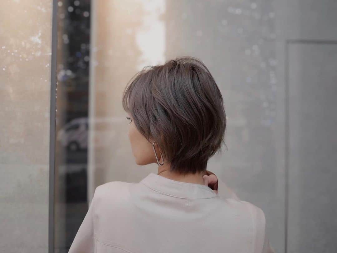 宮本沙恵のインスタグラム：「久しぶりに短くしました🤍 @yusuke_komiya_air  . #ヘアカラー#ヘアセット#ショート#ショートボブ#ヘアスタイル」