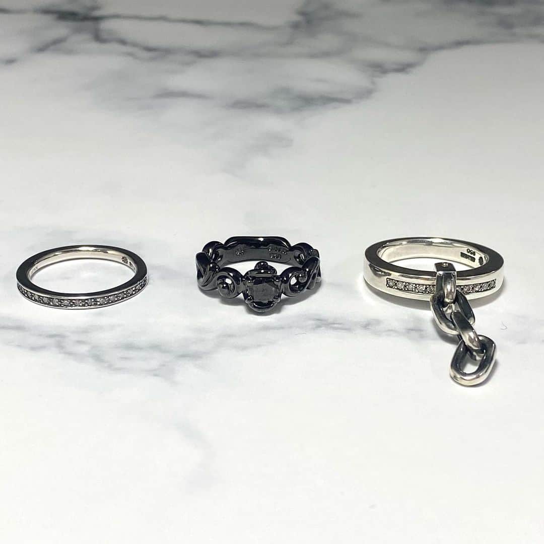 プエルタ・デル・ソルさんのインスタグラム写真 - (プエルタ・デル・ソルInstagram)「• OUTLET - Pick up Ring ダイヤモンドやブラックダイヤモンドをセットしたリングです。 L to R R900 SR003 R333 | https://online.puerta-del-sol.jp (From profile) | #outlet  #diamond  #PUERTADELSOL #PDS #プエルタ #プエルタデルソル #accessory  #jewelry #ジュエリー #アクセサリー #メンズアクセサリー #レディースアクセサリー #リング  #ring #necklace  #ネックレス #pierce  #ピアス  #bracelet  #ブレスレット #bangle  #バングル  #madeinjapan  #fashion  #tokyo #japan | #Ebisu /03-5789-9470 @puertadelsol_official | #Osaka /06-6136-5345  @puertadelsol_osaka」1月29日 18時16分 - puertadelsol_official