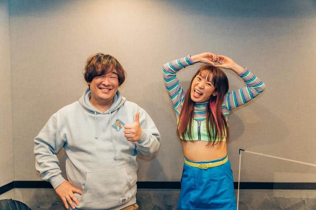 J-WAVEさんのインスタグラム写真 - (J-WAVEInstagram)「﻿ 岡崎体育×フワちゃん スーパー対談が実現🌈﻿ 「これからのエンターテインメント」を語る！﻿ ﻿ J-WAVE(81.3FM)で放送中のPodcast連動プログラム『INNOVATION WORLD ERA』(毎週日曜23:00～23:54)。各界のイノベーターが週替りでナビゲートしています。﻿ ﻿ 1月の第5週目となる1月31日(日)の放送では、アーティストの岡崎体育がスペシャルナビゲーターを担当。その岡崎体育が対談相手としてオファーしたのは、今や様々なメディアで引っ張りだこの超人気YouTuber芸人のフワちゃん。お互いの作品のクリエイティブやこれからのエンターテインメントについて大盛り上がりの対談となりました。﻿ ﻿ さらに番組後半では、プロゲーマーで日本人初のFIFAプロプレイヤーとなったfantomさんがゲストに登場。「e-sports最前線」をテーマにお話を伺いました。﻿ ﻿ 1月のスペシャルナビゲーター 岡崎体育による『J-WAVE INNOVATION WORLD ERA』の放送にご期待ください。なお、この対談の模様はJ-WAVEのPodcast配信サービス「SPINEAR」でも配信されます。﻿ ﻿ 【番組概要】﻿ 放送局：J-WAVE(81.3FM)﻿ 番組名：INNOVATION WORLD ERA﻿ 放送日時：2021年1月31日(日)23:00～23:54﻿ スペシャルナビゲーター：岡崎体育(アーティスト)﻿ ゲスト：フワちゃん(YouTuber芸人)﻿ fantom（プロゲーマー、日本人初のFIFAプロプレイヤーとしてSCARZと契約）﻿ ﻿ ※レギュラー放送ナビゲーター：真鍋大度(毎月1週目)、後藤正文(2週目)、のん(3週目)、小橋賢児(4週目)、5週目は毎回異なるスペシャルナビゲーターが担当。﻿ ﻿ 番組HP：https://www.j-wave.co.jp/original/innovationworldera/﻿ 番組Twitter： https://twitter.com/iwera813﻿ SPINEARサイト：https://spinear.com/shows/innovation-world-era/ ※音声配信﻿ ﻿ #jwave #jwave813 #era813 #innovationworldera #ラジオ #ラジオ番組 #radiko #radikoタイムフリー #ポッドキャスト #岡崎体育 #フワちゃん #YouTuber芸人 #エンターテインメント #音楽 #プロゲーマー #fantom #FIFA #SPINEAR #Podcasts #esports #eスポーツ #scarz」1月29日 18時19分 - jwave813