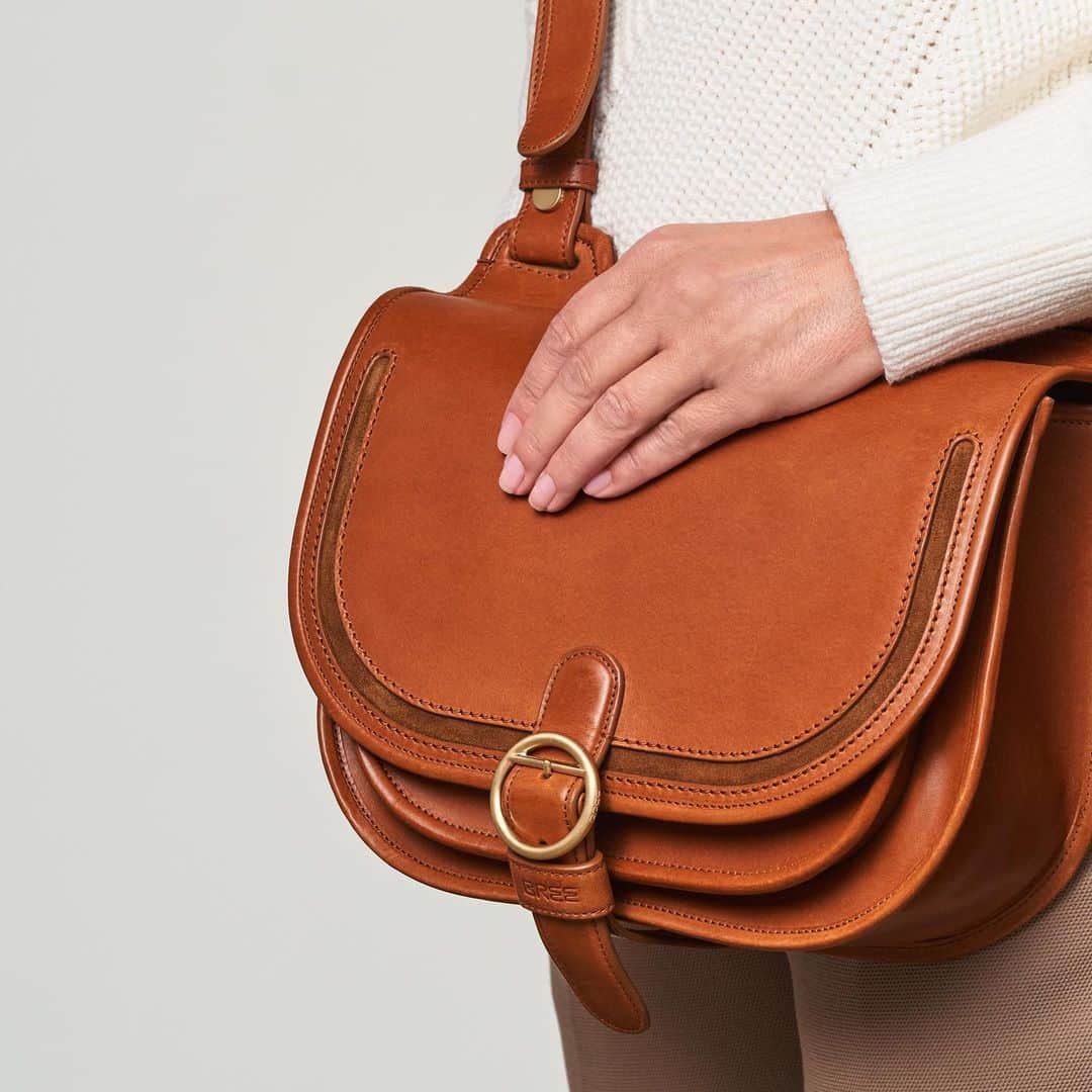 ブリーのインスタグラム：「Our beautiful AVA: Limited to 40 pieces, the bag is made of natural leather and a real "Made-in-Italy". With handmade, sweeping details, a lining of suede, the intricate quilting on the front and the brass buckle, the AVA is a real piece of highest BREE quality.   . . .  Special thanks to @marvin_kampermann @yilmazaktepestyle @williamgiovanni  @sony  #breesince1970 #50yearsofbree #anniversary #madetomakeadifference  #handbags #leatherbags #purequality #purefashion #sustainablefashion」