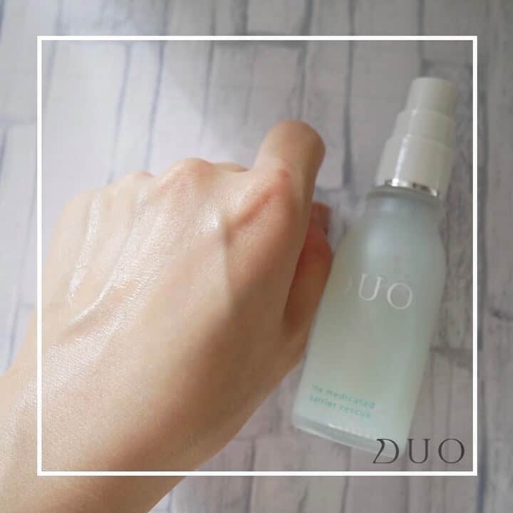 D.U.O.（デュオ）さんのインスタグラム写真 - (D.U.O.（デュオ）Instagram)「﻿ 美容系インフルエンサーの @ayaka0119v さんにDUOを使用していただきました💐﻿ 今回ご紹介するのは、使うたびに強くしなやかな肌へと導く「デュオ ザ 薬用バイタルバリアウォッシュ（医薬部外品）」、「デュオ ザ 薬用バリアレスキュー（医薬部外品）」です✨﻿ .﻿ .﻿ ◯ @ayaka0119v さん﻿ ﻿ ◯肌タイプ／乾燥、ハリの無さ、乾燥によるくすみ﻿ ﻿ ◯最近の肌悩み／毛穴の汚れ、開き﻿ ﻿ ◯DUOの中のお気に入り製品／ザ クレンジングバーム ホワイト﻿ ﻿ ◯「デュオ ザ 薬用バイタルバリアウォッシュ（医薬部外品）」、「デュオ ザ 薬用バリアレスキュー（医薬部外品）」のおすすめポイント﻿ ﻿ 両方試しましたが、特に「デュオ ザ 薬用バイタルバリアウォッシュ（医薬部外品）」の使用感が好みです！﻿ ﻿ 泡立てないタイプで洗浄剤フリーかつスキンケア成分のみで洗うので、﻿ 肌がゆらいでいる時でも手に取りやすい！﻿ ﻿ マイルドな洗い心地で肌のうるおいを残しつつ、﻿ かと言って物足りなさも無く、もっちりと洗い上げてくれる感じが、﻿ 乾燥肌の私にぴったりです！﻿ ﻿ 寒いとなんとなく洗顔するまで腰が重くなってしまう今の季節でも﻿ 使うのが楽しみになるくらいとっても気に入りました！﻿ .﻿ .﻿ 『ザ 薬用バイタルバリアウォッシュ（医薬部外品）』で洗顔後、﻿ 化粧水前に『ザ 薬用バリアレスキュー（医薬部外品）』をスプレーして肌になじませてくださいね🙆﻿ うるおいが続く、もっちり肌を是非体感してください💫﻿ ﻿ ﻿ #DUO #デュオ #DUOコスメ  #ザ薬用バリアレスキュー #ザ薬用バイタルバリアウォッシュ #DUO敏感ライン #美容液 #洗顔料 #薬用スキンケア #医薬部外品 #スキンケア #保湿 #保湿ケア #保水ケア #美容成分 #乾燥肌 #敏感肌用 #ゆらぎ肌 #新作コスメ #リピ買いコスメ #おすすめスキンケア #美容好き #コスメ購入品 #コスメマニア #スキンケア好き #スキンケアマニア #低刺激処方 #シンプルスキンケア #新作スキンケア」1月29日 18時33分 - duo_cosme