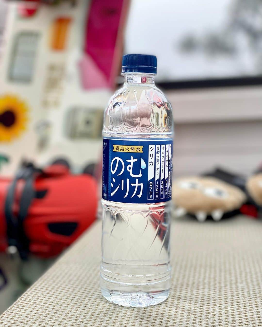 Yuuさんのインスタグラム写真 - (YuuInstagram)「このご時世、体調管理がとっても大事✨  まずは毎日飲む水！ 『のむシリカ』 血管、関節、骨、ツメ、髪の毛、肌、歯など 健康はもちろん美容にも効果的！ とっても飲みやすいです♪  年々体内から減っていくシリカを この『のむシリカ』で補給して土台となる 健康的な体を創りたいと思います💖  私はスポーツや旅行時にも持って歩いてます！ お料理に使うのもアリです⭐️  今なら20%OFFで買えちゃう⸜(๑⃙⃘'ᵕ'๑⃙⃘)⸝⋆︎* しかも 『のむシリカ』の購入画面を、買取アプリONEで提示すると1000ポイントで買取できる優れ者アプリがあるので是非使ってみてください(*´꒳`*) 詳しくは無料でアプリをダウンロード‼️  ＠nomusilica_official  #シリカ #シリカ水 #のむシリカ #supported #one #ナチュラルミネラルウォーター #霧島天然水 #美容 #デトックス #ダイエット #ケイ素 #霧島天然水」1月29日 18時29分 - yuu1115yuu