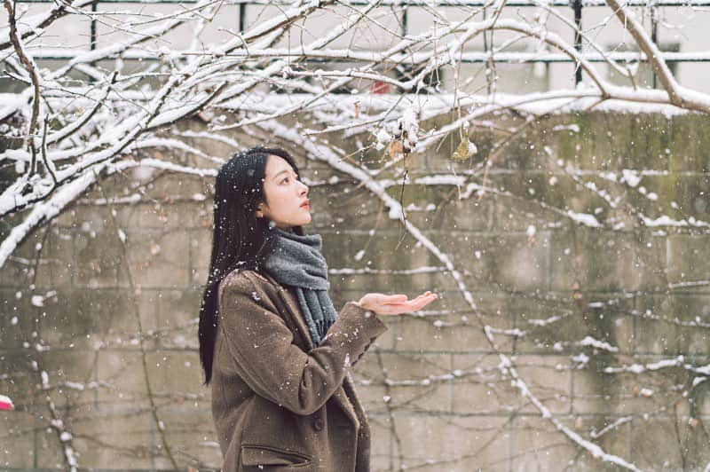 ミナ さんのインスタグラム写真 - (ミナ Instagram)「🌨 - 왠지 세 장 맞춰야할 것 같으니까❄️ 오늘도 많이 추웠네요 다들 따뜻한 물로 샤워하고 푹 쉬어요✨ - YouTube #민하의소소사소」1月29日 18時31分 - blossomh_