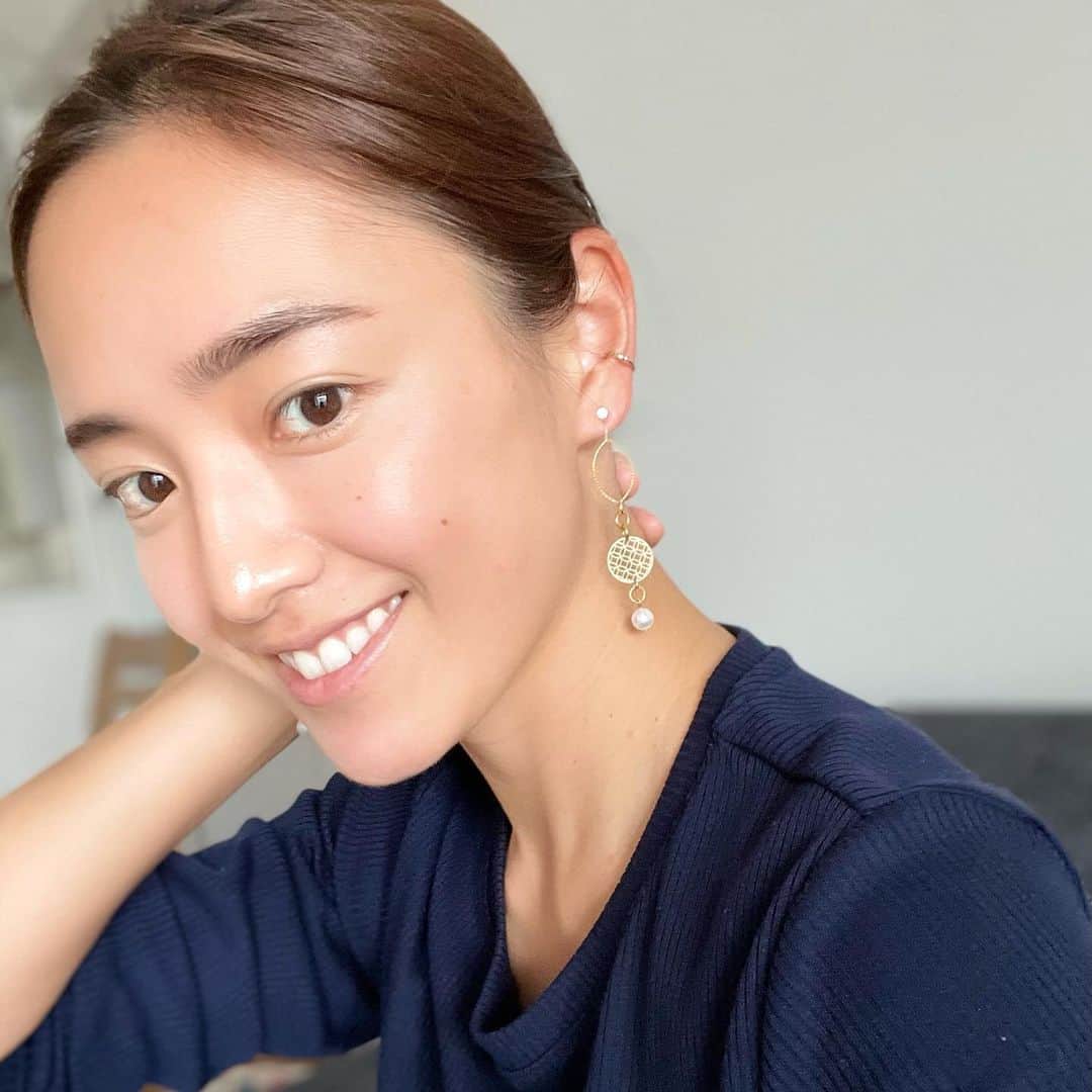 夏美のインスタグラム：「もともと大ぶりなイヤリングが好きだったけど最近は大ぶりでも小ぶりでも華奢なイヤリングが好き☀️💎 好みって変わるもんなんですねー☺️ ＊ ＊ 沖縄は昨日から冷え込んでいます🥶 沖縄って例年1月と2月どっちが寒いのかな？ 一旦暖かくなったと思ったら寒くなるし 2月が一番寒いというのもよく聞くので 全くよめない！笑 皆様もくれぐれも体調お気をつけてご自愛くださいませ☃️ ＊ ＊ #夏美の沖縄ライフ  #沖縄　 #okinawa  #japan  #寒中見舞い申し上げます」