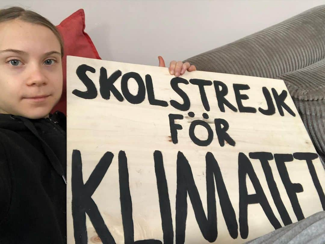 グレタ・トゥーンベリさんのインスタグラム写真 - (グレタ・トゥーンベリInstagram)「School strike week 128. Because of the ongoing pandemic we are doing #climatestrikeonline . If you do physical strikes, remember to keep social distance and follow COVID-19 restrictions and recommendations. #climatestrike #fridaysforfuture #schoolstrike4climate #flattenthecurve #FaceTheClimateEmergency #TheWorldIsWatching」1月29日 18時37分 - gretathunberg