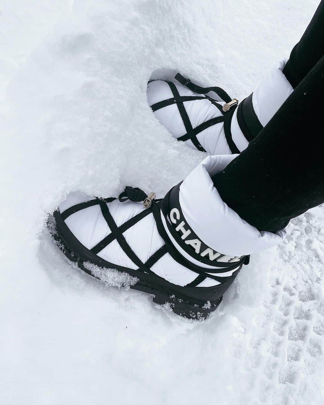 ririさんのインスタグラム写真 - (ririInstagram)「☃️❄️☃️❄️☃️ @chanelofficial ✴︎  無敵だな🤔‼︎  #love #fashion  #snow」1月29日 18時51分 - riri.ribon