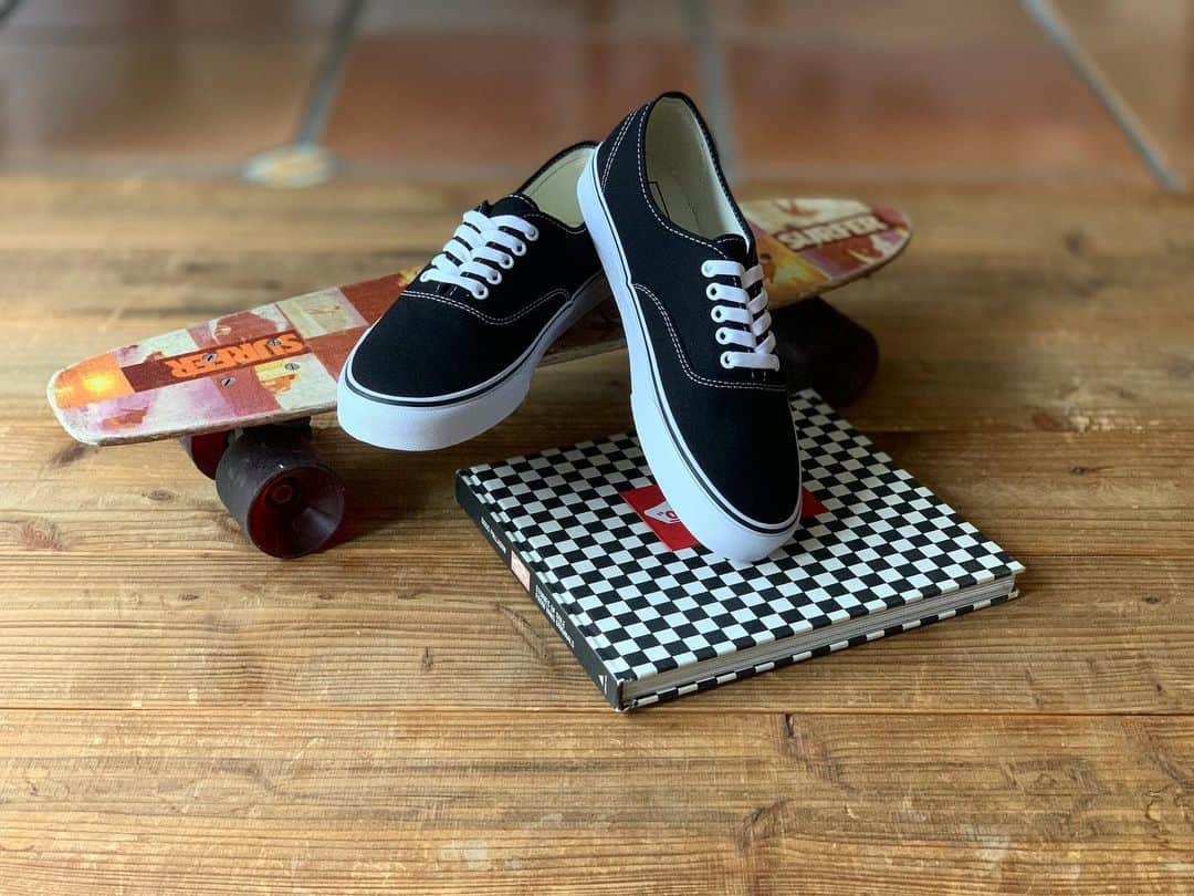 のインスタグラム：「VANS Authentic  USA企画、Classic LineのAuthenticです。  #standardcalifornia #スタンダードカリフォルニア #vans #バンズ #ヴァンズ #sneaker #vansauthentic #authentic #vansoffthewall #shoes #シューズ #internationalshipping  #overseasshipping」