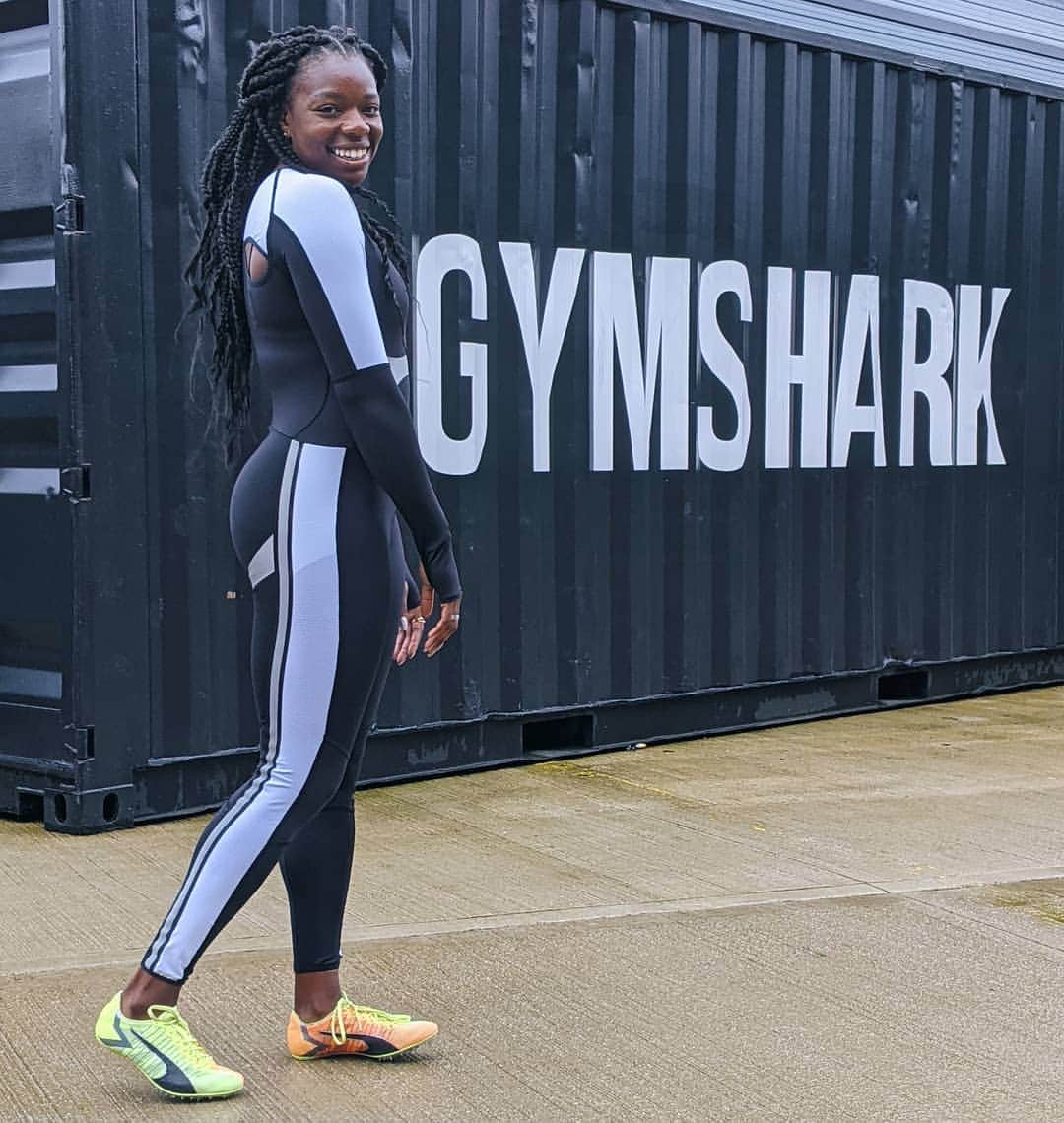 アシャ・フィリップのインスタグラム：「GYMSHARK MADE ME A SPEED SUIT 🤯🦈🔥⁣ ⁣ As I race today for the first time in almost a year, I'm excited to wear the only sprint speed suit in the 🌎 of Track & Field! ⁣ ⁣ @gymshark decided they wanted to do something special - so they asked me what was the current norm... and then did what they do best - DO IT DIFFERENT!🔥 ⁣ ⁣ Over the last 18 months, they pulled together a world class innovation team, then built and designed a race day SPEED SUIT from scratch 😆💥🦈⁣ ⁣ It was amazing to be involved & input throughout the process and I defo want to shoutout all the @gymshark fam who've supported me since I've joined and big ❤️ to those worked on this project - thank you!👏🏾👏🏾👏🏾 💙💙⁣ ⁣ I'll share more BTS later 🙌🏾 but now it's time to run!! Hopeful that this year will be better for us all!!⁣ ⁣ Wish me luck 🙏🏾💕⁣ ⁣ ⁣ ⁣ ⁣ ⁣ ⁣ #BeAVisonary #Gymshark #Speed #TrackNation #SpeedSuit #Catwoman #BlackPanther #FloJo #GymsharkWomen #100m #60m #Power #Sprinter #Athlete #TrackAndField #Athletics #GymsharkTrain」