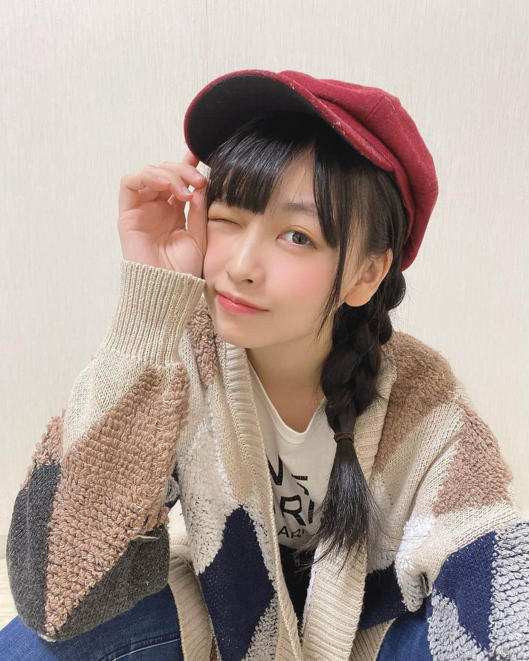 AIRIさんのインスタグラム写真 - (AIRIInstagram)「パンツスタイルは動きやすくてすき〜！ . .  #PiXMiX #アイドル #idol #偶像 #コーデ #ファッション #大好き #カジュアル #冬 #ふわふわ #モコモコ #白 #キャスケ #ジーンズコーデ #ジーンズ #かわいい #kawaii #GRL #お団子 #ヘアアレンジ #高校生 #code#fashion #jk #fjk #winter  #followme #casual #みつあみ」1月29日 10時00分 - aylin200442