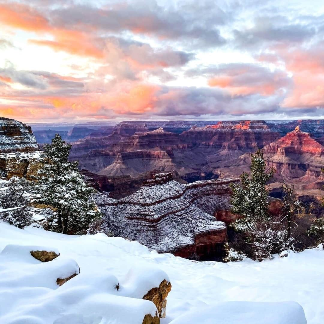 アメリカ内務省さんのインスタグラム写真 - (アメリカ内務省Instagram)「The day's last light drapes across Grand Canyon National Park in #Arizona, illuminating only the topmost buttes and cliffs. Visiting the @GrandCanyonNPS is full of possibilities, and in winter, it gives you time with the breathtaking views and quieter moments. Visiting this time of year, it's important to check the site for travel information. Being prepared allows you to submit to the peaceful feeling of overlooking a canyon that leaves us all speechless. Photo by K. Thomas, National Park Service. #Usinterior #FindYourPark」1月29日 10時10分 - usinterior