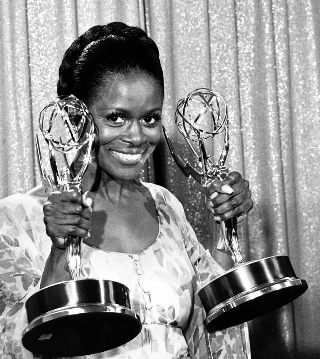 ロッチェル・エイツのインスタグラム：「Just heard about the passing of Cicely Tyson.  What a sad day! We’ve lost a real legend and I will forever be so grateful  for getting the opportunity to work with her on Madea’s Family Reunion. What an honor it was! Wow. RIP 🙏🏽🙏🏽♥️♥️😥😥」