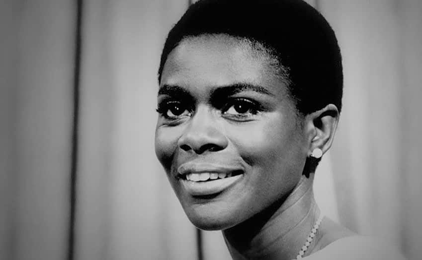 アジャ・ナオミ・キングのインスタグラム：「Cicely Tyson. Legend. Pioneer. Queen.  Thank you for your heart and talent. You have been and will always be Magnificent. She was just so grounded and graceful, and I’m forever grateful that I had the opportunity to be in your presence and breathe the same air. 🕊」