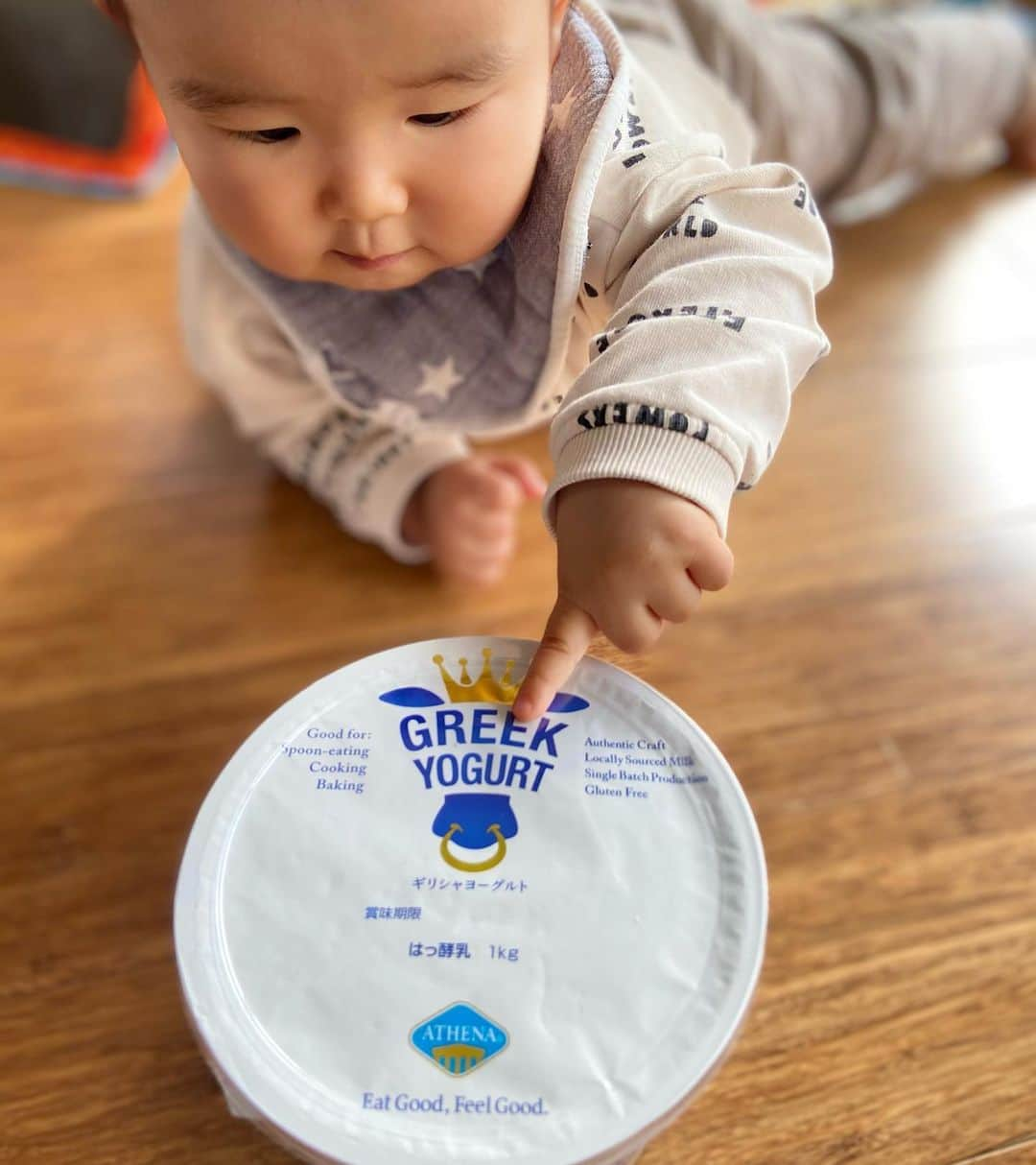 athena_greek_yogurtさんのインスタグラム写真 - (athena_greek_yogurtInstagram)「アテナギリシャヨーグルトと赤ちゃん👶💓 空いた容器で即席赤ちゃんドラム🥁 ちょうど良いサイズ感となかなか良い音が鳴りますよ🎶  (透明な蓋は気になる人は外したほうが安全です🐮⭐️)  #athenagreekyogurt  #アテナギリシャヨーグルト  #コストコ購入品  #赤ちゃん」1月29日 10時12分 - athena_greek_yogurt