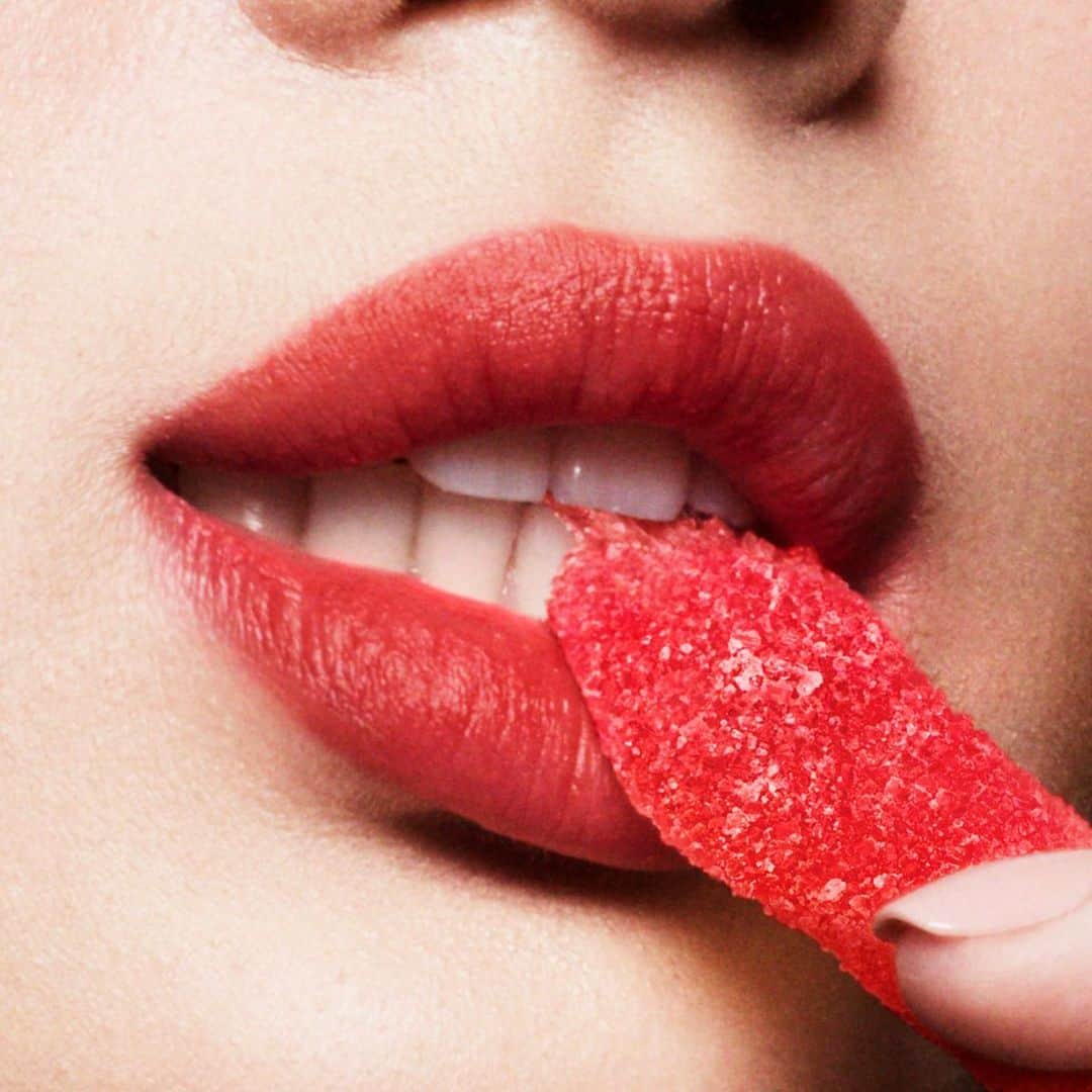 M∙A∙C Cosmetics Japanのインスタグラム：「【本日公式オンライン限定発売】 バレンタインのスペシャルキットが全6種登場✨スワイプしてキットをチェック👉 ㅤ バレンタインデーにぴったりのルックが完成する限定キットは、新しいメイクを試したい方や、ギフトとしてもおすすめ💝 ㅤ 本日1/29(金)12時から、#MACインスタライブ にて詳しくご紹介いたします🎤 with ASAMI HIRANO @asami_makeup  ㅤ 画像2枚目: ■バレンタインデー リップ＆アイ ミニキット（LIKE YOU）税込6,490円（約1,650円お得） 画像3枚目: ■バレンタインデー リップ＆アイ ミニキット （LIKE ME）税込6,490円（約1,650円お得） 画像4枚目: ■バレンタインデー リップ＆アイ キット （KISS YOU）税込10,120円（約2,970円お得） 画像5枚目: ■バレンタインデー コンプリートキット （LOVE YOU）税込13,970円（約2,970円お得） 画像6枚目: ■バレンタインデー リップ＆アイ キット（KISS ME） 税込10,120円（約2,970円お得） 画像7枚目: ■バレンタインデー コンプリートキット （LOVE ME）税込13,970円（約2,970円お得）」
