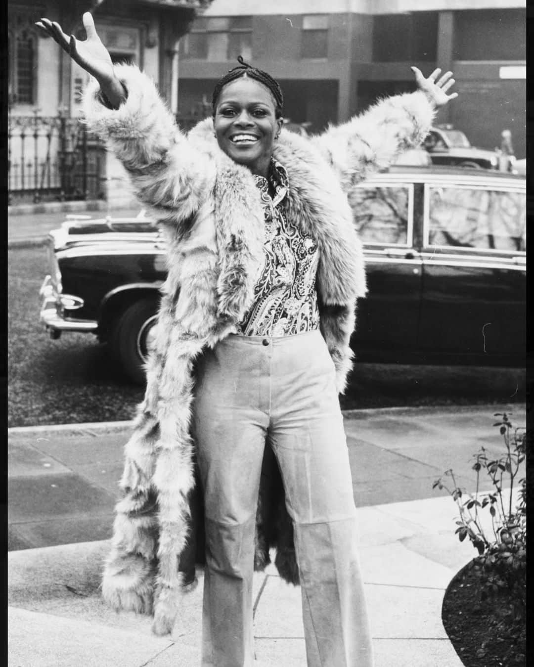 キーシャ・エップスのインスタグラム：「Ms. Cicely, you did it and you did it with grace, class and elegance🌹👑 Your integrity, your gift and your art will live on forever. Thank you for being such a beautiful example of a strong, beautiful black woman on screen. It’s vital that we see ourselves in such a light✨✨ You have your wings now.  Not just the Emmy wings 🕊  #WhatALife🌹 #Resilient✨」