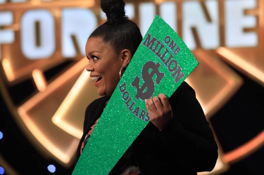 アメリカン・ブロードキャスティング・カンパニーのインスタグラム：「Gotta keep your eyes on the prize 💰 #CelebrityWheelOfFortune」