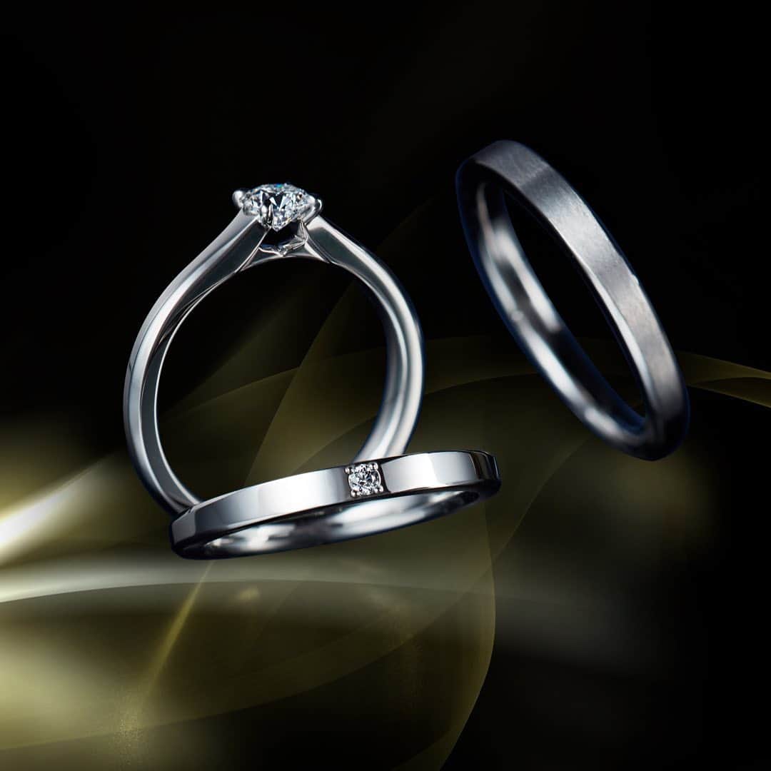 エクセルコ ダイヤモンド 婚約指輪♔結婚指輪のインスタグラム：「2021年1月2日（土）～2月28日（日）全店で「BRIDAL FAIR」を開催中。 https://www.exelco.com/lp/BRIDAL_FAIR_2021/?argument=rnBW472M&dmai=a5fd3405  ベルギーに200年続く、ダイヤモンドの名門トルコウスキー一族が創るEXELCO DIAMOND。 1919年、4代目のマーセルは「アイディアルラウンドブリリアントカット」を発明し、初めて「輝き」という価値を与えました。この輝きのプロポーションは、100年越えた現在でも世界の90％以上のダイヤモンドカットのルーツです。 「人生初の高級宝飾となるブライダルジュエリーには、”本物の輝き”を身につけて欲しい」というトルコウスキー家7代目、代表ジャン・ポールの想いからフェアを開催。  ぜひ、ご自身の目でアイディアルラウンドブリリアントカットの至高の輝きをお愉しみください。  #エクセルコダイヤモンド #exelcodiamond」