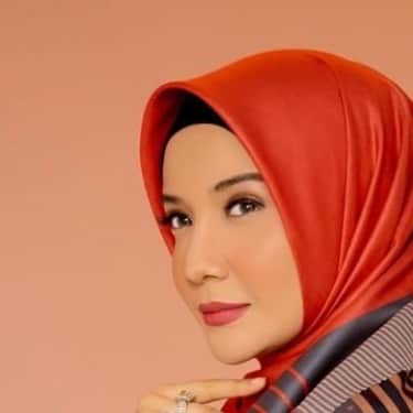 Zaskia Sungkarのインスタグラム：「@deenay.scarves x Zaskiasungkar」