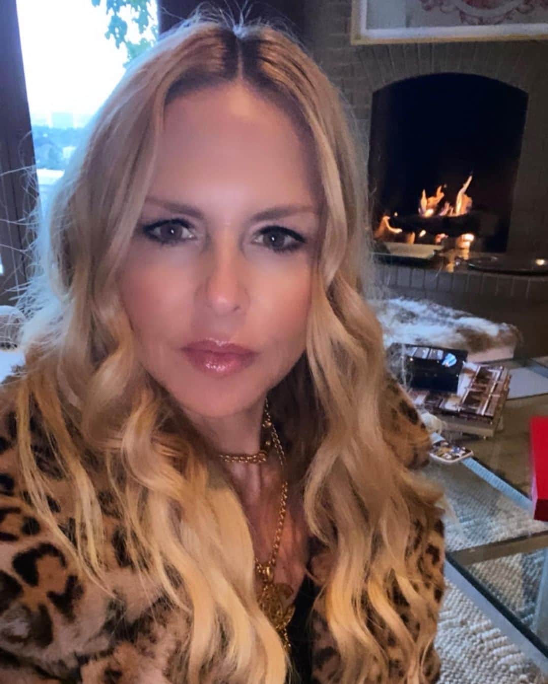 レイチェル・ゾーのインスタグラム：「Thinking about all of you today ..I’ve been reflecting so much lately and feeling so many different emotions..How about you? Checking in on everyone.. please share. .sending love 🙏🏻❤️ XoRZ」