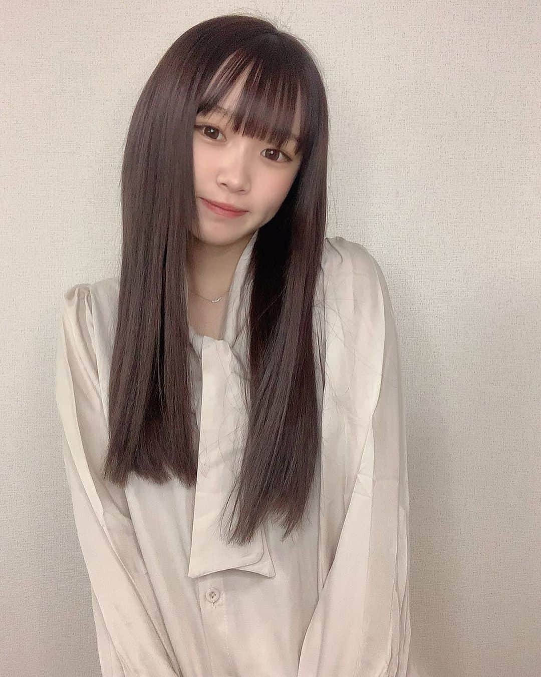平野夢来（ゆぴぴ）のインスタグラム：「何回結んでも縦になるーーーー、🥲 ・ ・ めっちゃ川川なお洋服見つけた👀♥️ 最近のお気に入り〜❕」