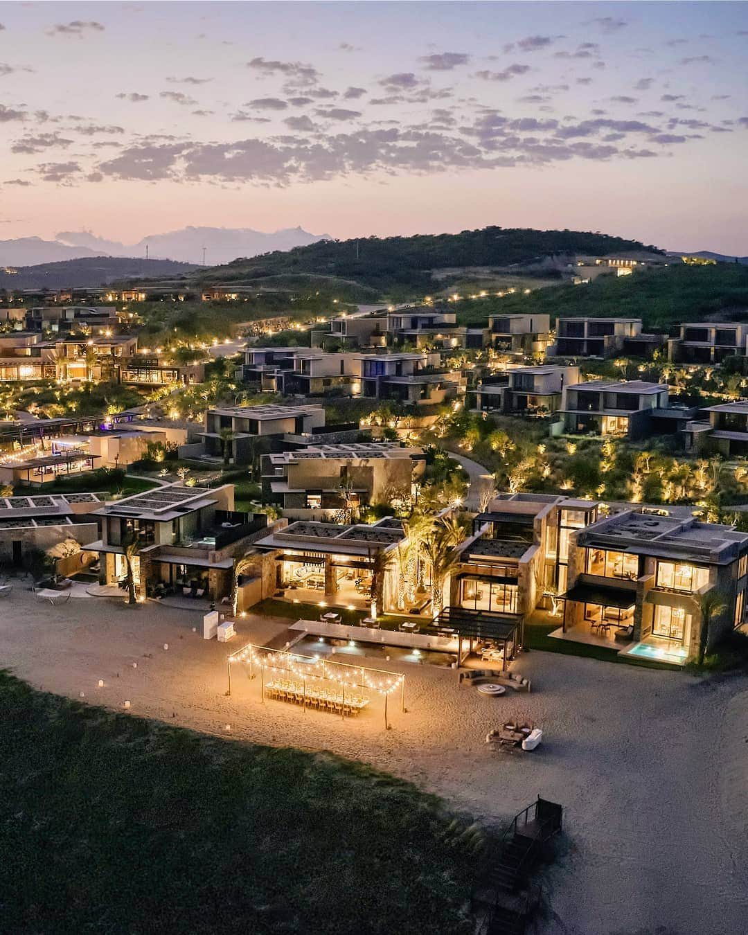 リッツ・カールトンのインスタグラム：「Explore sands lit up after nightfall on the coast of Baja California Sur at Zadún, a Ritz-Carlton Reserve.」