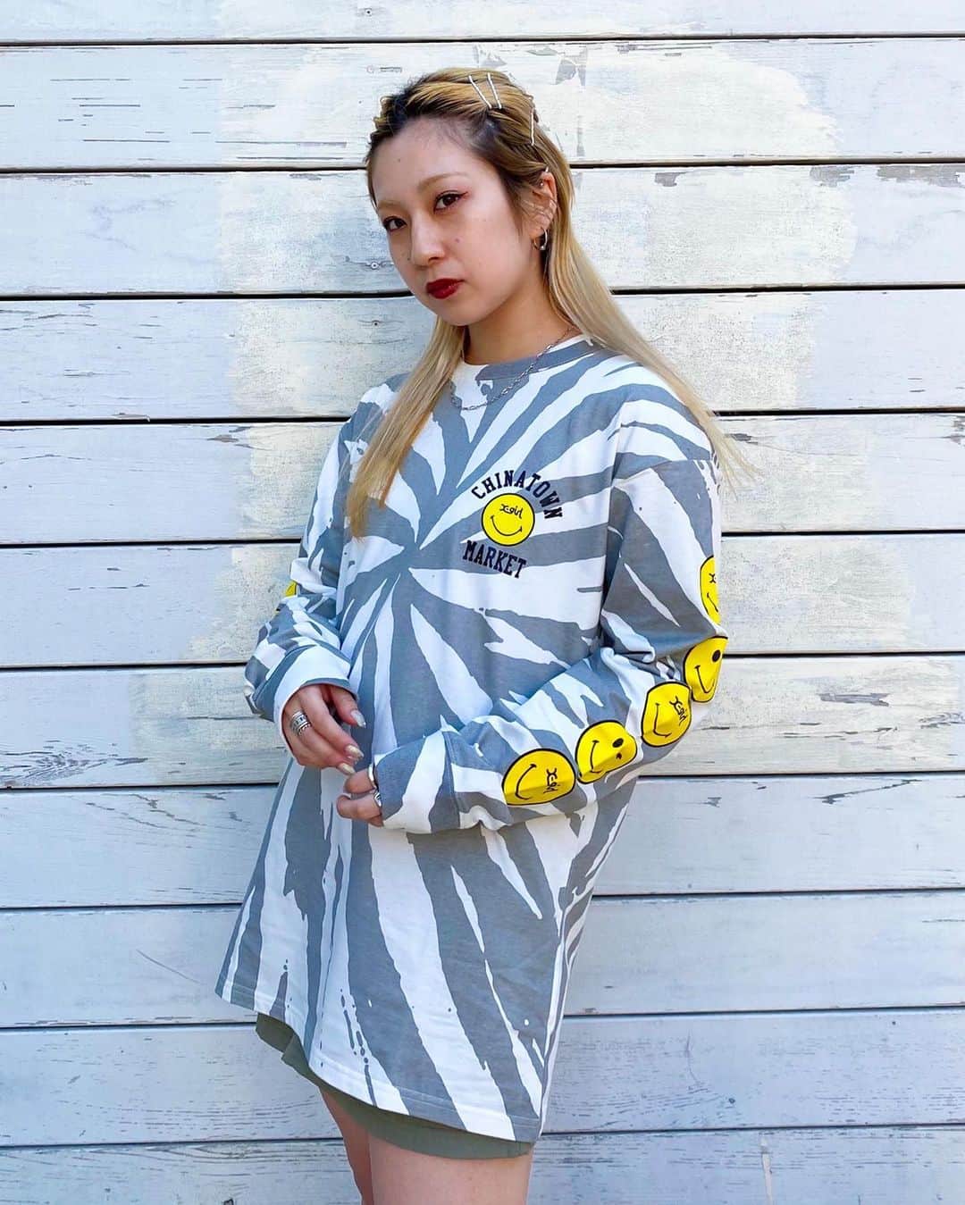 XGIRL_ootdのインスタグラム：「#xgirl_ootd @baby__onoyuu148cm X-girl store STAFF ・ ------------------------------ . ▪️X-girl × CHINATOWN MARKET SMILEY(R) L/S TEE (SIZE L)  ・ ------------------------------- #xgirl #xgirljp #xgirlus」