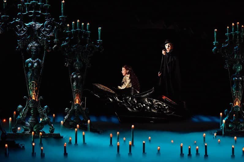 劇団四季さんのインスタグラム写真 - (劇団四季Instagram)「巨大なシャンデリアに明かりが灯ると、そこは豪華絢爛、19世紀のパリ・オペラ座――観る人すべてを魅了する、悲しくも美しい愛の物語。﻿ ﻿ 『オペラ座の怪人』東京公演（清水建設ミュージカルシアター JR東日本四季劇場［秋］）﻿ 4～8月公演分は、1月30日（土）午前10時より「四季の会」会員先行予約開始！（一般発売は2月7日（日）より）﻿ ﻿ #劇団四季 #オペラ座の怪人 #ミュージカル #JR東日本四季劇場秋 #四季劇場秋 #ウォーターズ竹芝 #WATERStakeshiba #shikitheatrecompany #PhantomOfTheOpera」1月29日 12時11分 - gekidanshiki_official