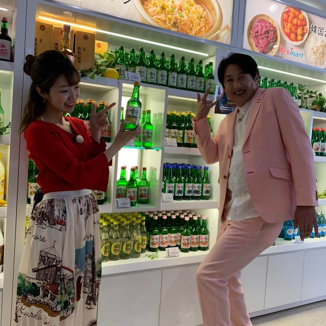 テレビ西日本「ももち浜ストア」さんのインスタグラム写真 - (テレビ西日本「ももち浜ストア」Instagram)「昨日の中継では、韓国食品を扱う #Yesmart  をご紹介しました！  視聴者の方からカプ・サイシンさんのリクエストをたくさんいただき、カプさん登場🌶  韓国のお酒 チャミスルに激辛インスタントラーメンなど、 たくさんの韓国食品があり、 韓国気分を満喫できますよ☺️  #あべてつあき #五十嵐悠香 #あべちゃんカメラが行く #韓国 #カプくん #チャミスル #チュセヨ」1月29日 12時14分 - momochihamastore8