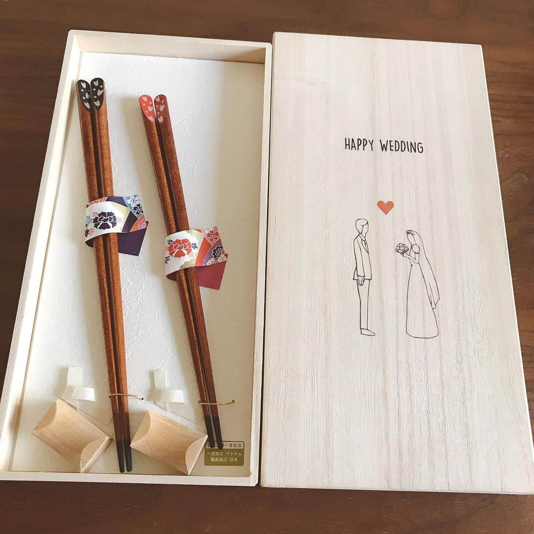 大湯みほさんのインスタグラム写真 - (大湯みほInstagram)「……… she always has a cute smile.Kana♡ thank you for the nice chopsticks. very very surprise gift！ ・ I want to be a nice wife like her. eternal NUKADUKE friend .  Let's get along.I love you♡ ・ #いつもありがとう　#離れていても #つながれる　#コメディアン時代からの友達　笑 #会えないこの時代だからこそ　 #ぬか漬けフレンド　#ぬか漬けワイフ #thankyou #dearfriend  #surprise」1月29日 12時21分 - nukazukemiho0320