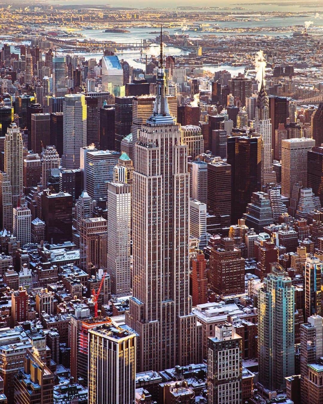 Empire State Buildingのインスタグラム：「New York, New York 😍 ⁠ ⠀⠀⠀⠀⠀⠀⠀⠀⠀ ⁠ 📷: @craigsbeds #EmpireStateBuilding ⁠ ⠀⠀⠀⠀⠀⠀⠀⠀⠀ ⁠ 🌟 Follow @empirestatebldg for more #picturesofnewyork! 🌟」
