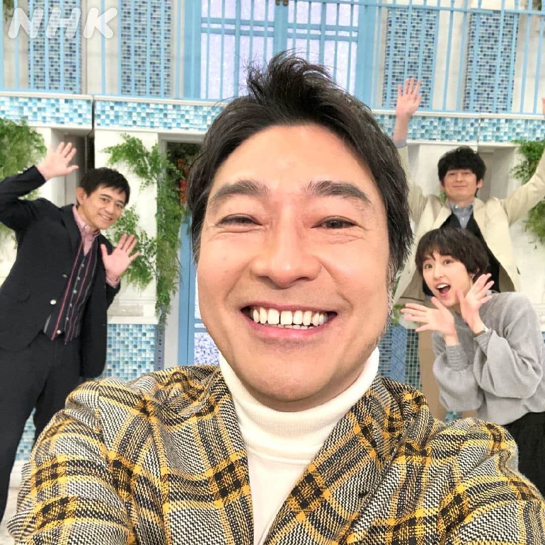 あさイチさんのインスタグラム写真 - (あさイチInstagram)「おうみです。今朝のゲストは、 「おちょやん」のお父ちゃんの反響が大きい トータス松本さん✨✨  もっと徹底的に悪役を演じてみたいという トータス松本さん。 表現力が豊かすぎてまた誤解されないか心配ですが(笑)、 もっとすごい悪役も見てみたいです👀  ウルフルズといえば、 小学生の頃、運動会の入場行進が「ガッツだぜ!!」で、 あの曲を聞くと気合いが入りました！  皆さん、思い出の曲はありますか？？  #トータス松本 さん #ウルフルズ  #ガッツだぜ #ええねん #バンザイ  #おちょやん #テルヲ #朝ドラ  #プレミアムトーク  #博多華丸大吉 #近江友里恵 アナ #nhk #あさイチ #8時15分から」1月29日 12時40分 - nhk_asaichi