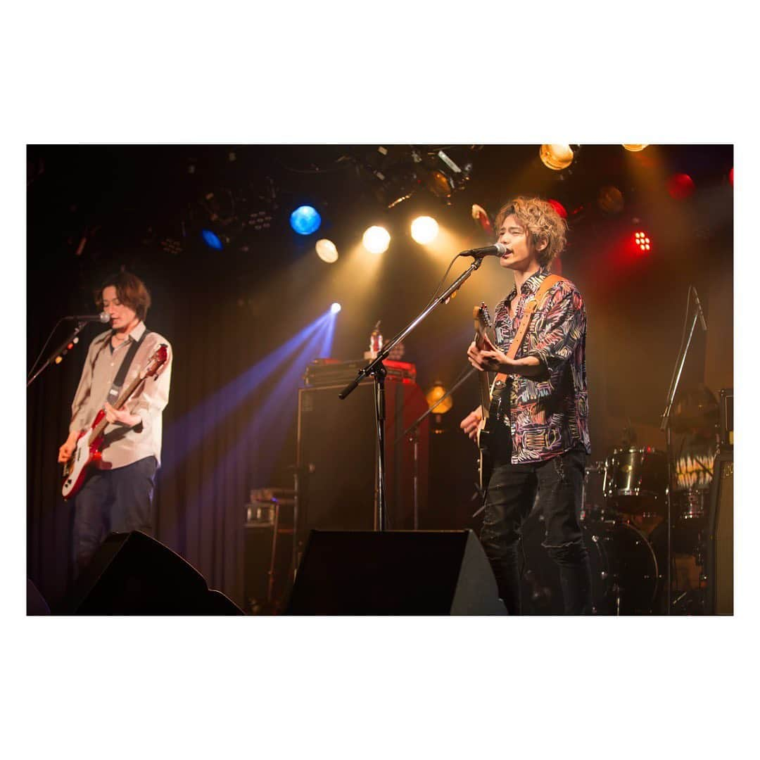 【公式】ドラマL「3Bの恋人」さんのインスタグラム写真 - (【公式】ドラマL「3Bの恋人」Instagram)「🎸  第4話場面写真公開💫🎉  初ワンマンライブで急接近！？ シェアハウスに響く不協和音。  ビヨブルのライブに、縁側でギター弾いているユウ。 演奏シーンがたくさん詰まった第4話😉🤍  バンドマンな #神谷健太 さん #前山剛久 さんを 堪能してください🥺💓💓  今週末の放送です‼️  第1話〜第3話 大好評見逃し配信中❤︎  第4話 ❤︎#ABCテレビ (関西) 1月31日(日)よる11時25分～ ❤︎#テレビ朝日 (関東) 1月30日(土)深夜2時30分～  #3Bの恋人 #馬場ふみか #神谷健太 #前山剛久 #穴山昴」1月29日 13時11分 - abctv_drama